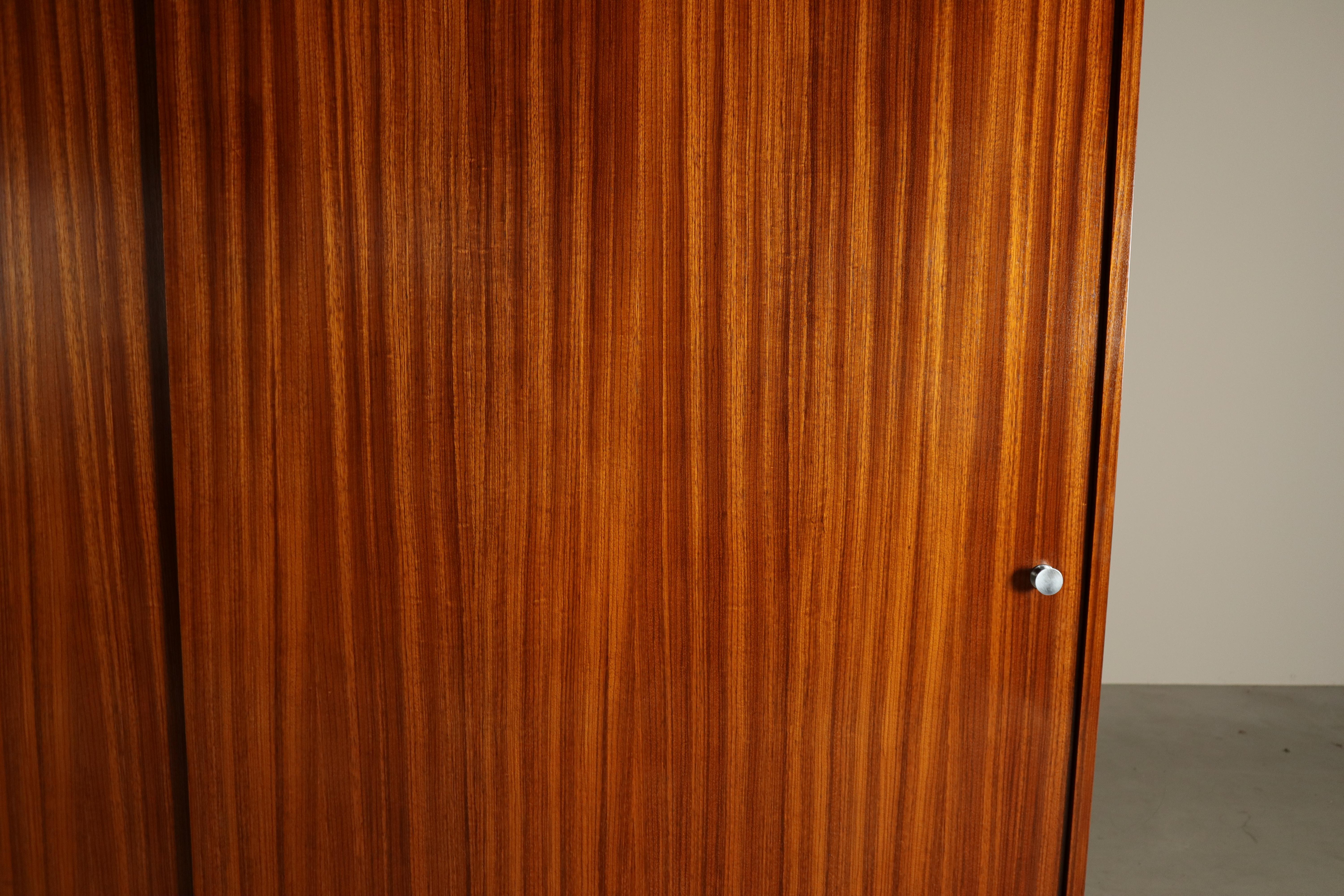 Armario Alfred Hendrickx para Belform en madera de zebrano, principios de los 60 Belga en venta