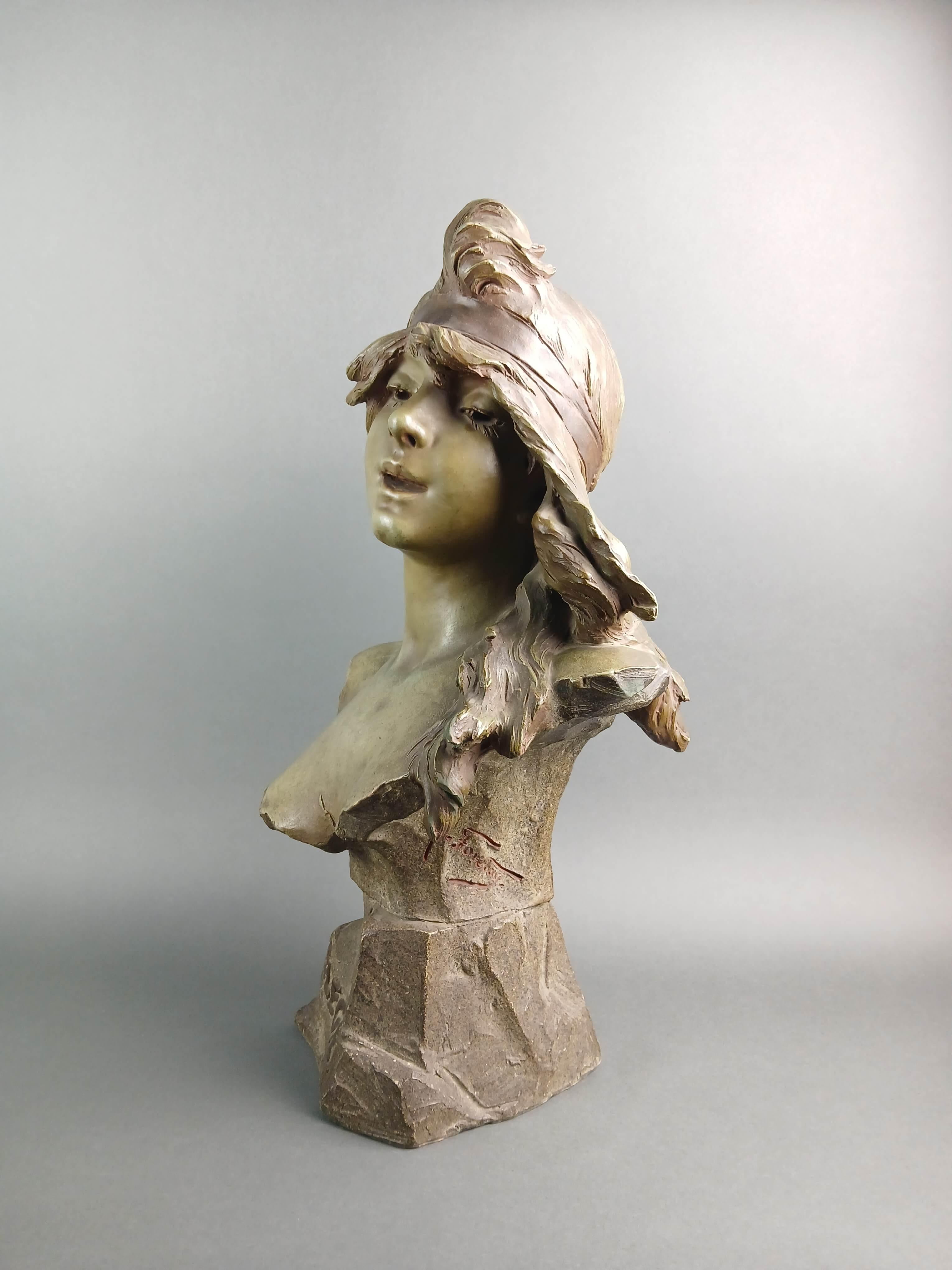 Alfred Jean Foretay (suizo, 1861-1944).
Busto de niña en terracota policromada titulado 
