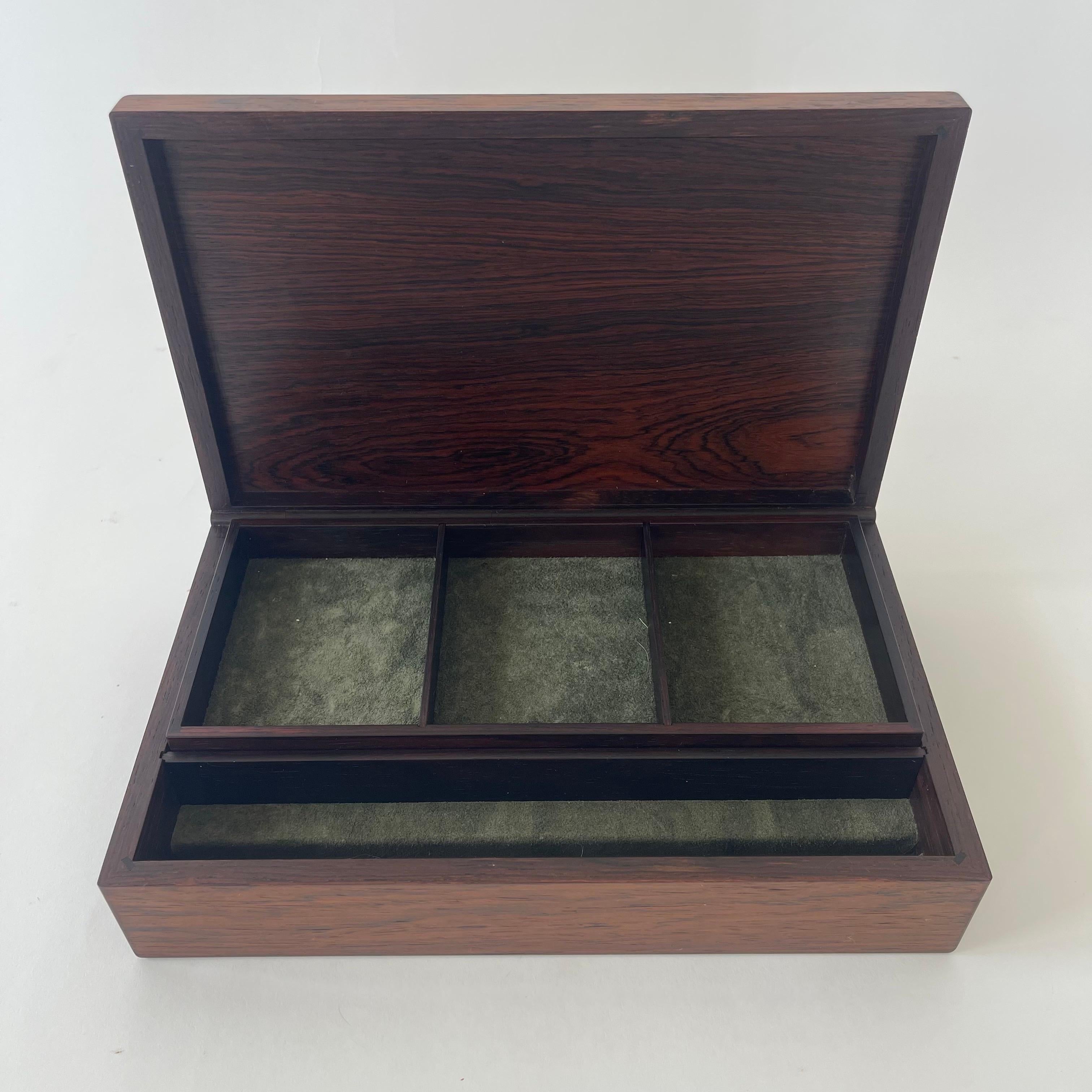 Alfred Klitgaard Boîte à bijoux moderne danoise en bois de rose et daim, Danemark, années 1950 en vente 2