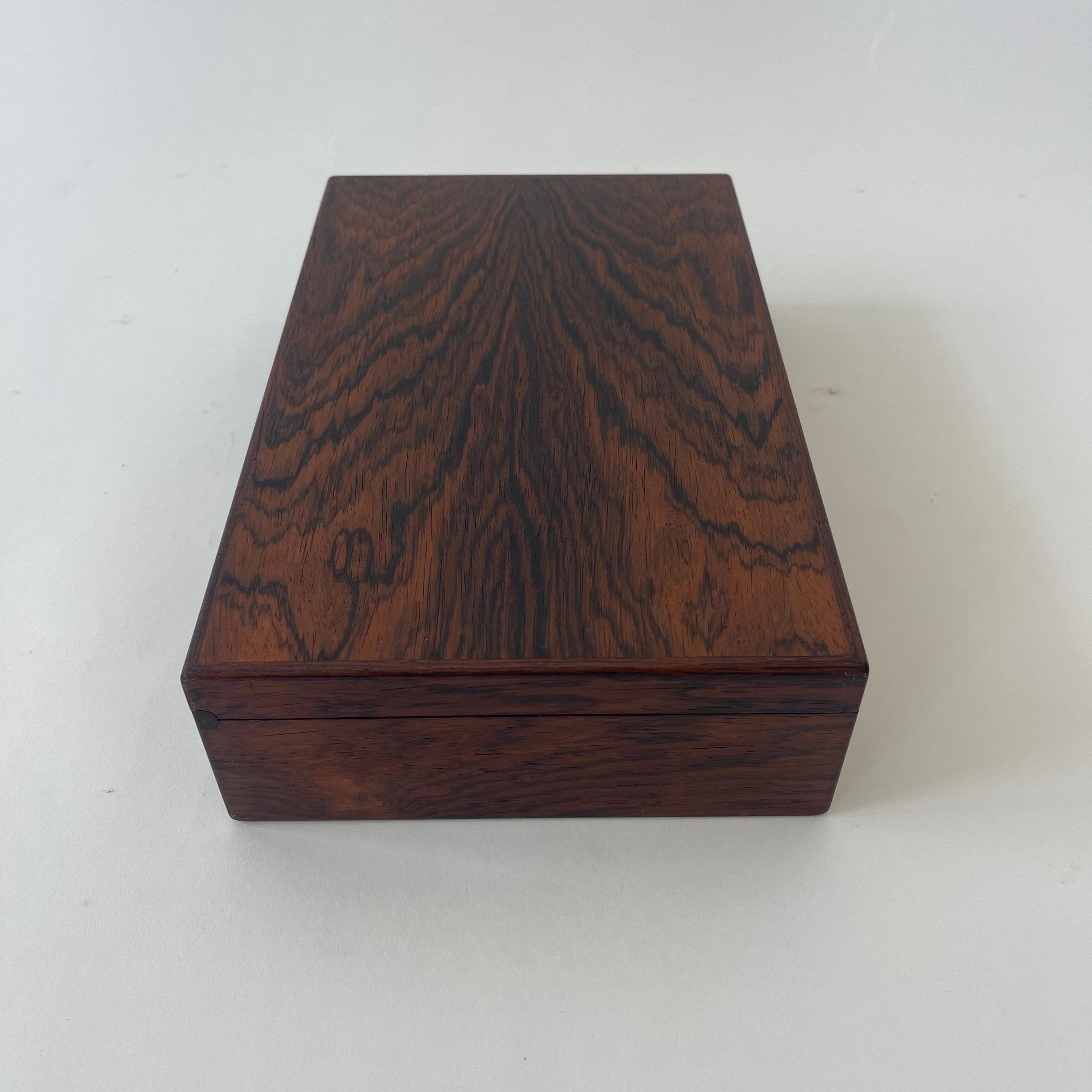 Poli Alfred Klitgaard Boîte à bijoux moderne danoise en bois de rose et daim, Danemark, années 1950 en vente