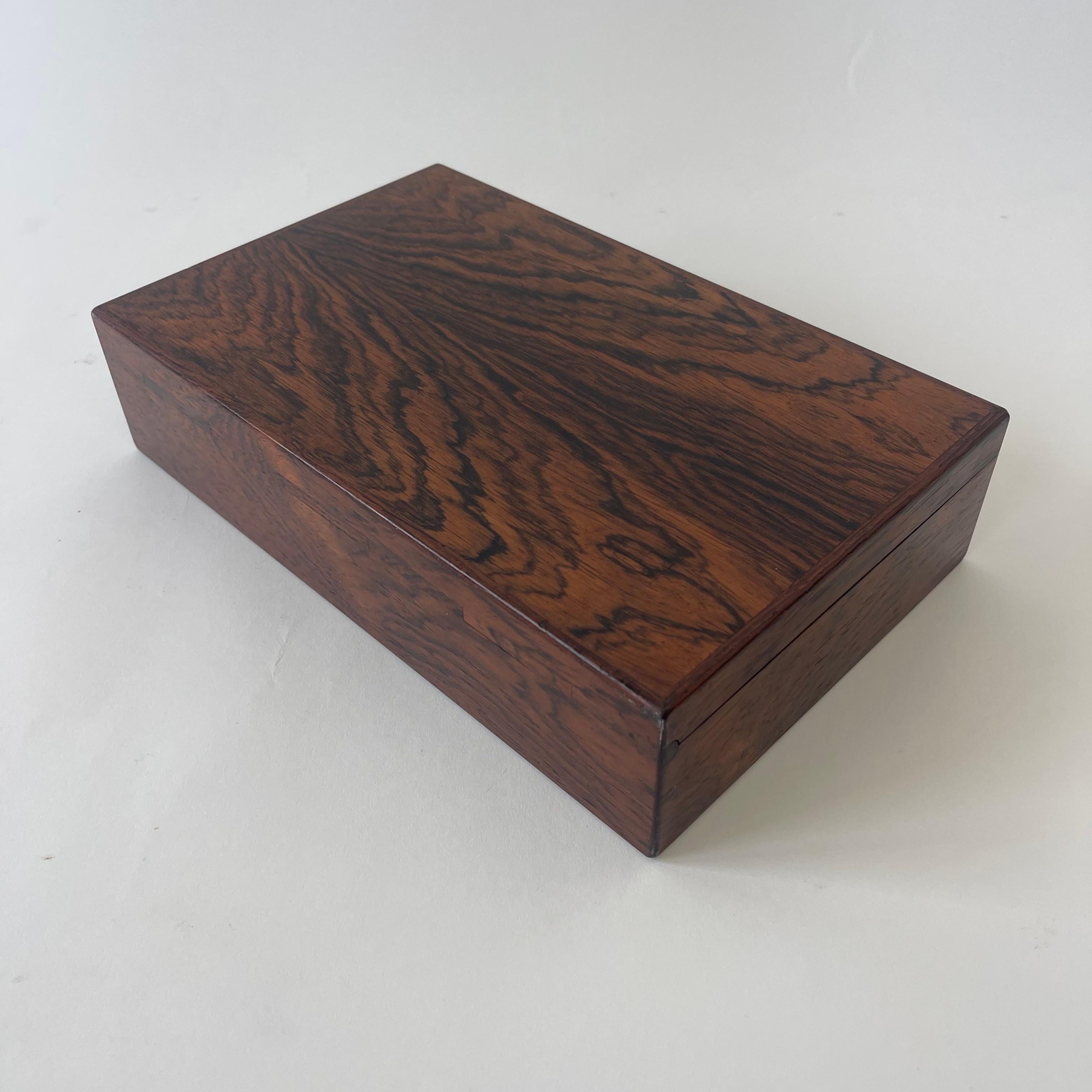 Alfred Klitgaard Boîte à bijoux moderne danoise en bois de rose et daim, Danemark, années 1950 Bon état - En vente à Miami, FL