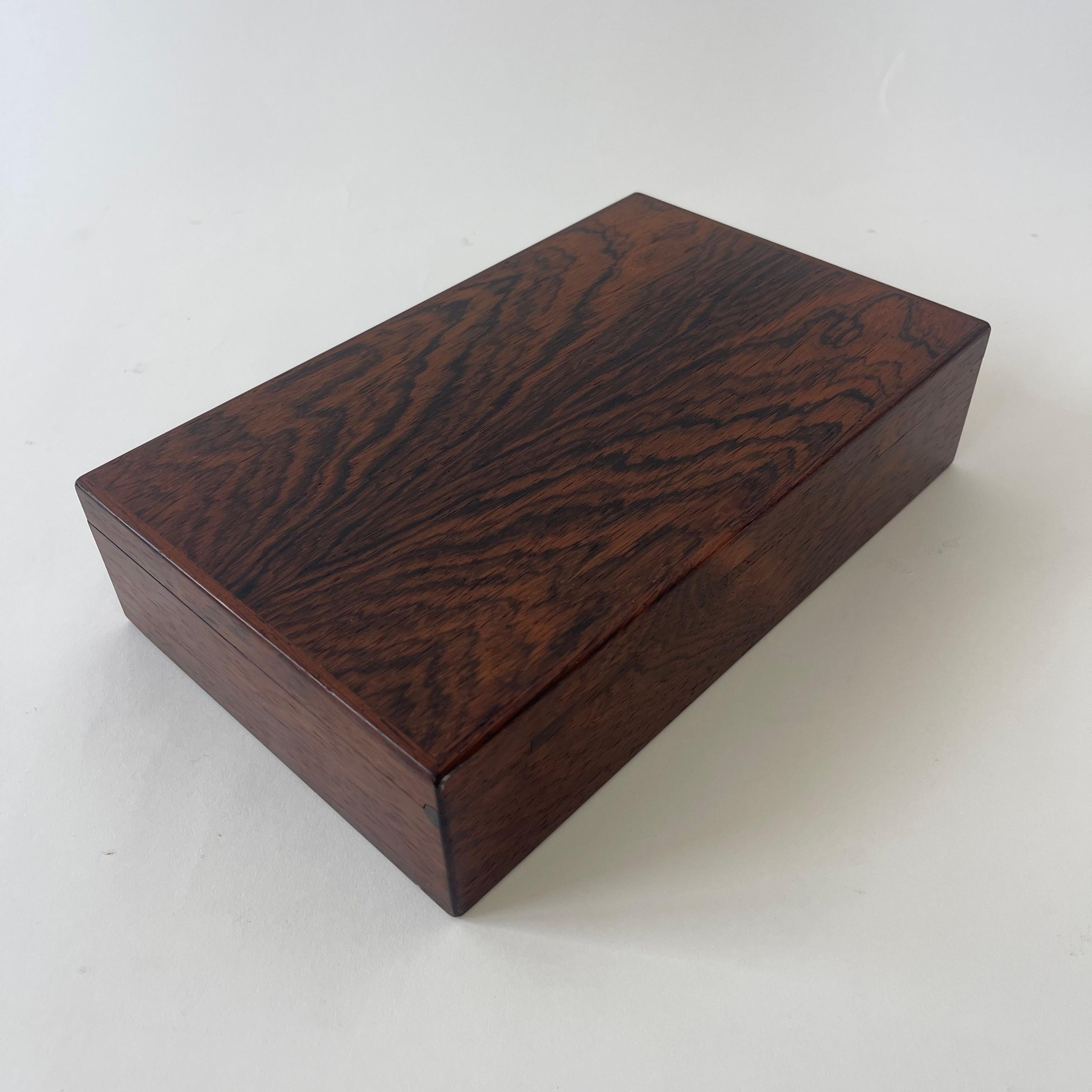 20ième siècle Alfred Klitgaard Boîte à bijoux moderne danoise en bois de rose et daim, Danemark, années 1950 en vente