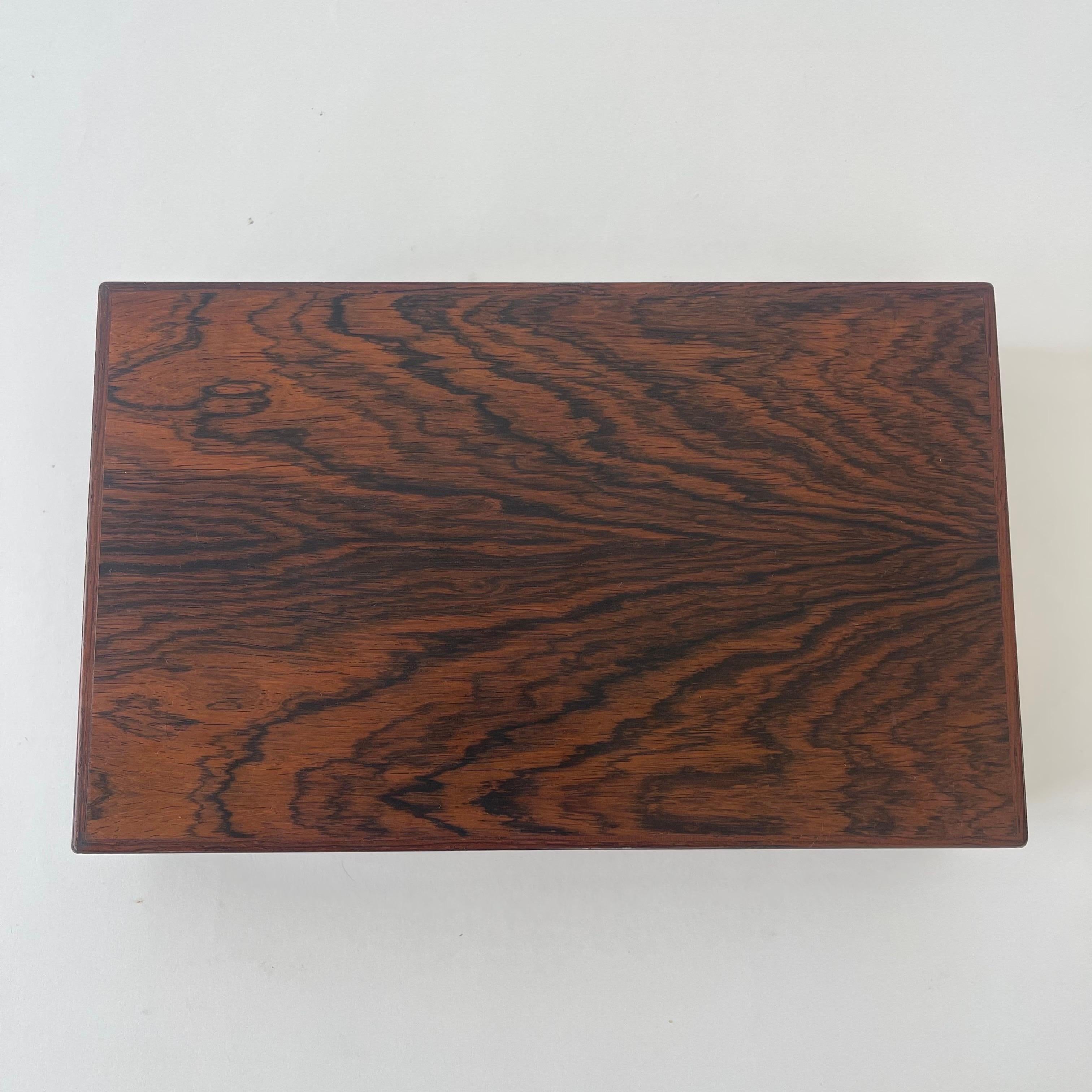Alfred Klitgaard Boîte à bijoux moderne danoise en bois de rose et daim, Danemark, années 1950 en vente 1