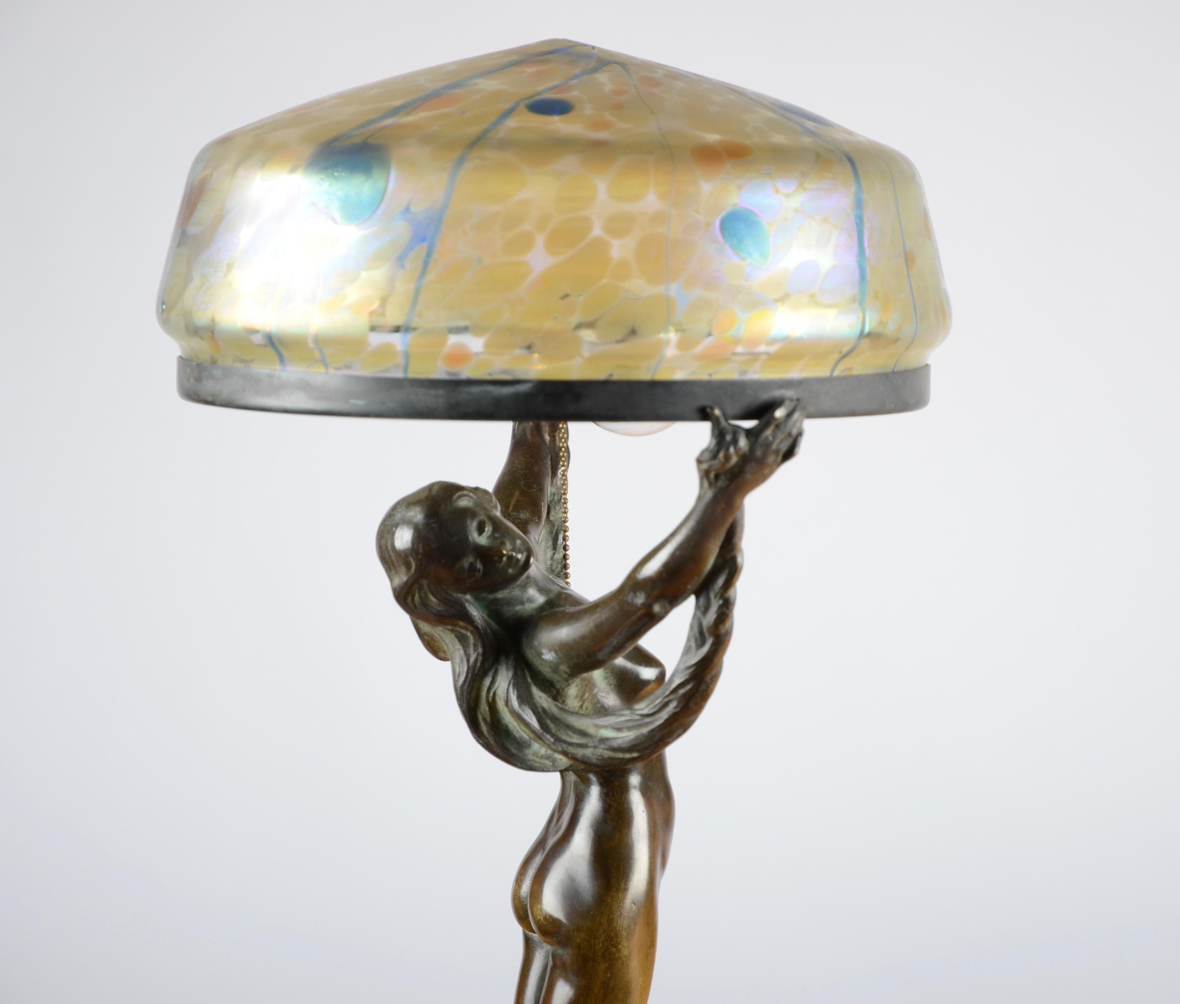 Table lamp in patinated bronze by Alfred Ohlson for Herman Bergman. Signed. Art Nouveau, Sweden 1910s. With a glass shade.