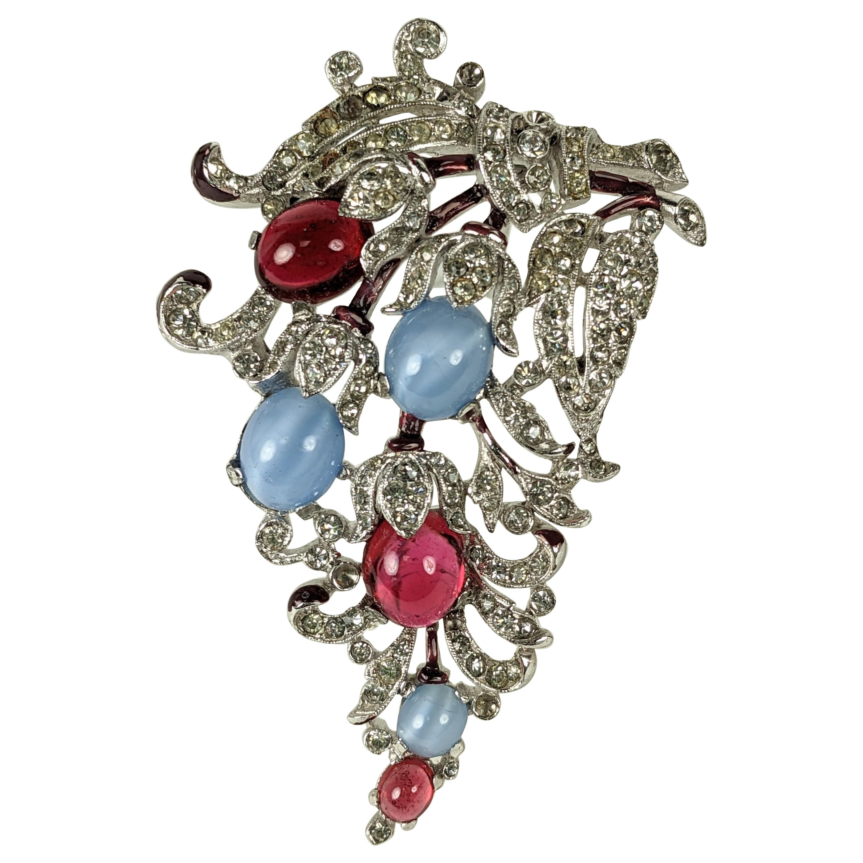 Alfred Philippe for Trifari Broche de clip con cabujón de piedra de luna y rubí