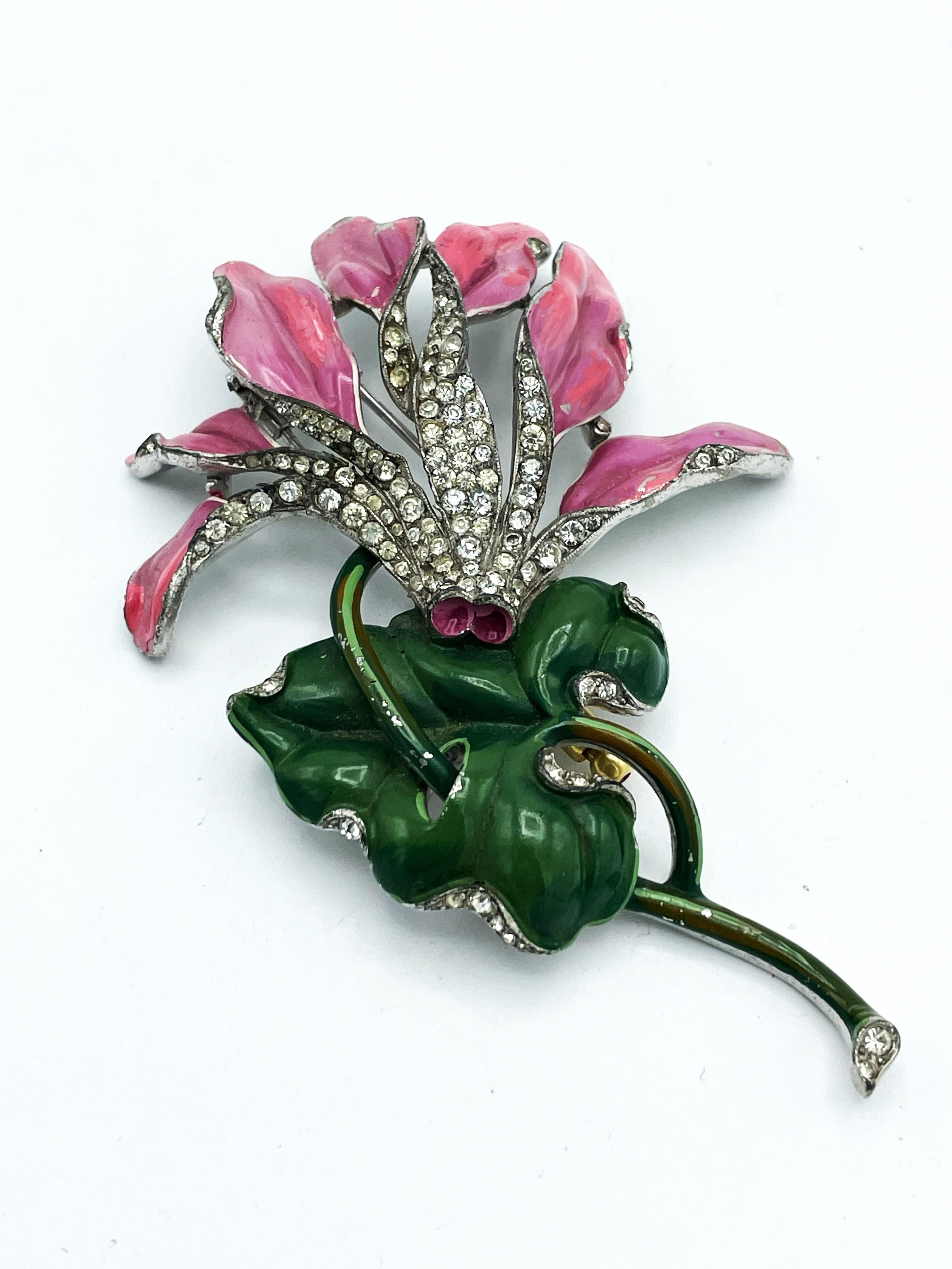 Alfred Philippe Trifari pink Cylame flower pin, pave and enamel, 1940's USA In Good Condition For Sale In Stuttgart, DE