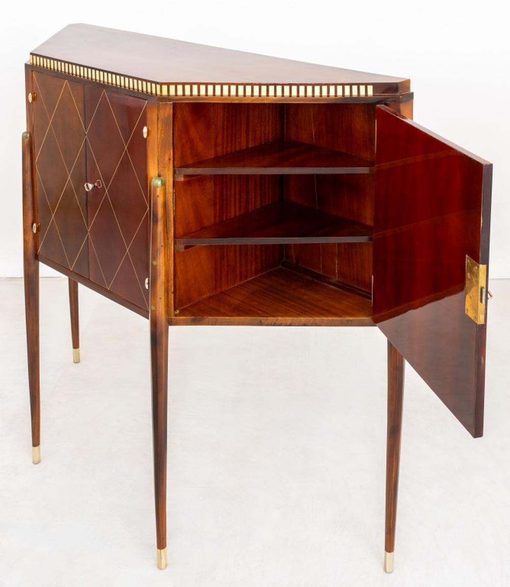 Alfred Porteneuve nach Ruhlmann Triplan-Schrank im Zustand „Gut“ in Astoria, NY