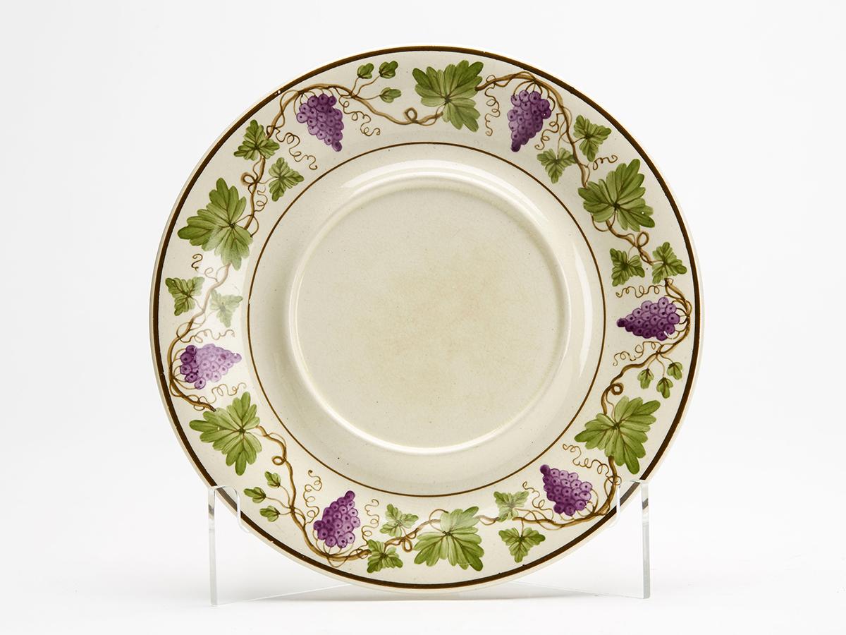 Alfred Powell Wedgwood Creamware Salsera con motivos de vides de uva en venta 5
