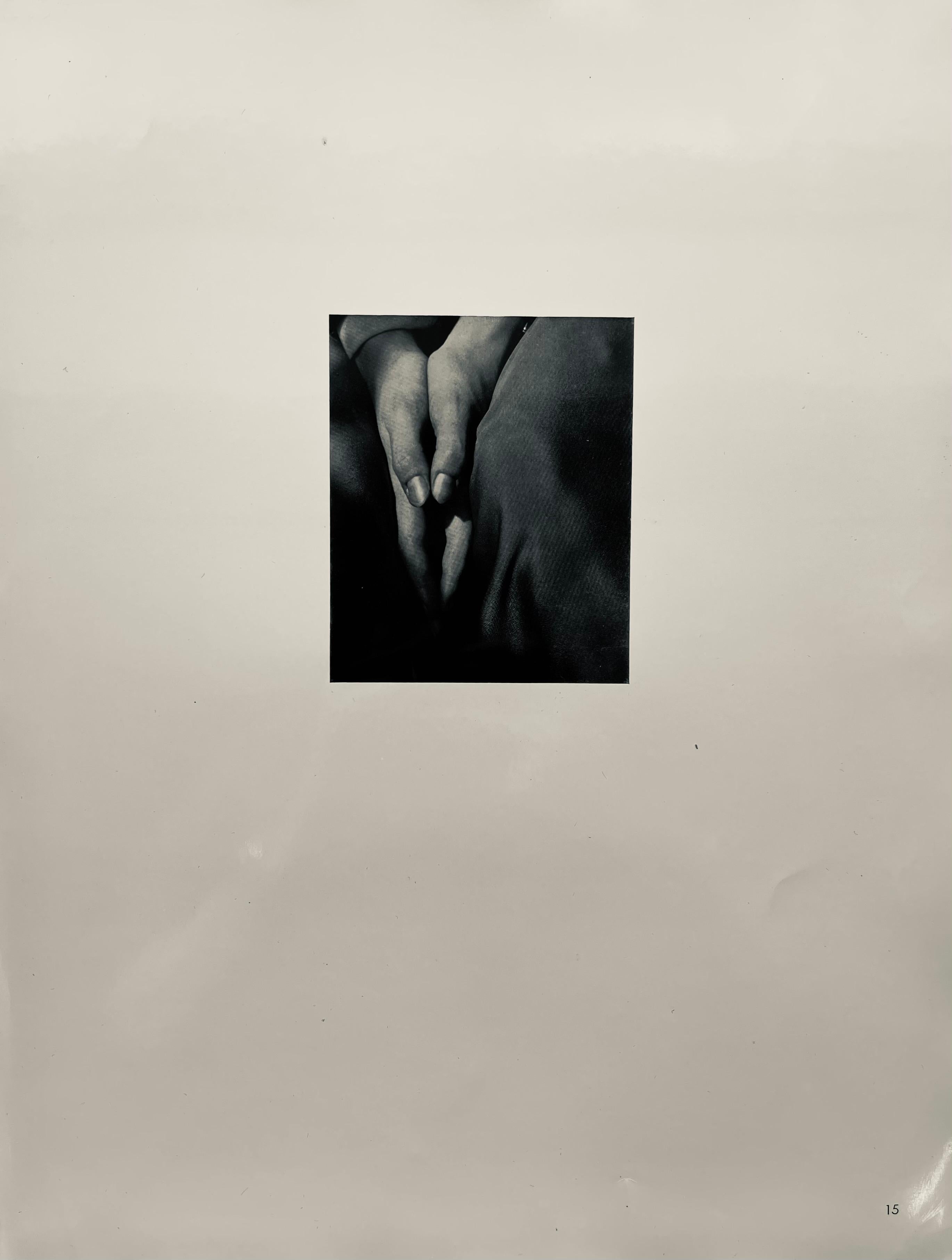 Stieglitz, Hands, Dorothy Norman, Alfred Stieglitz Memorial Portfolio (d'après) en vente 4