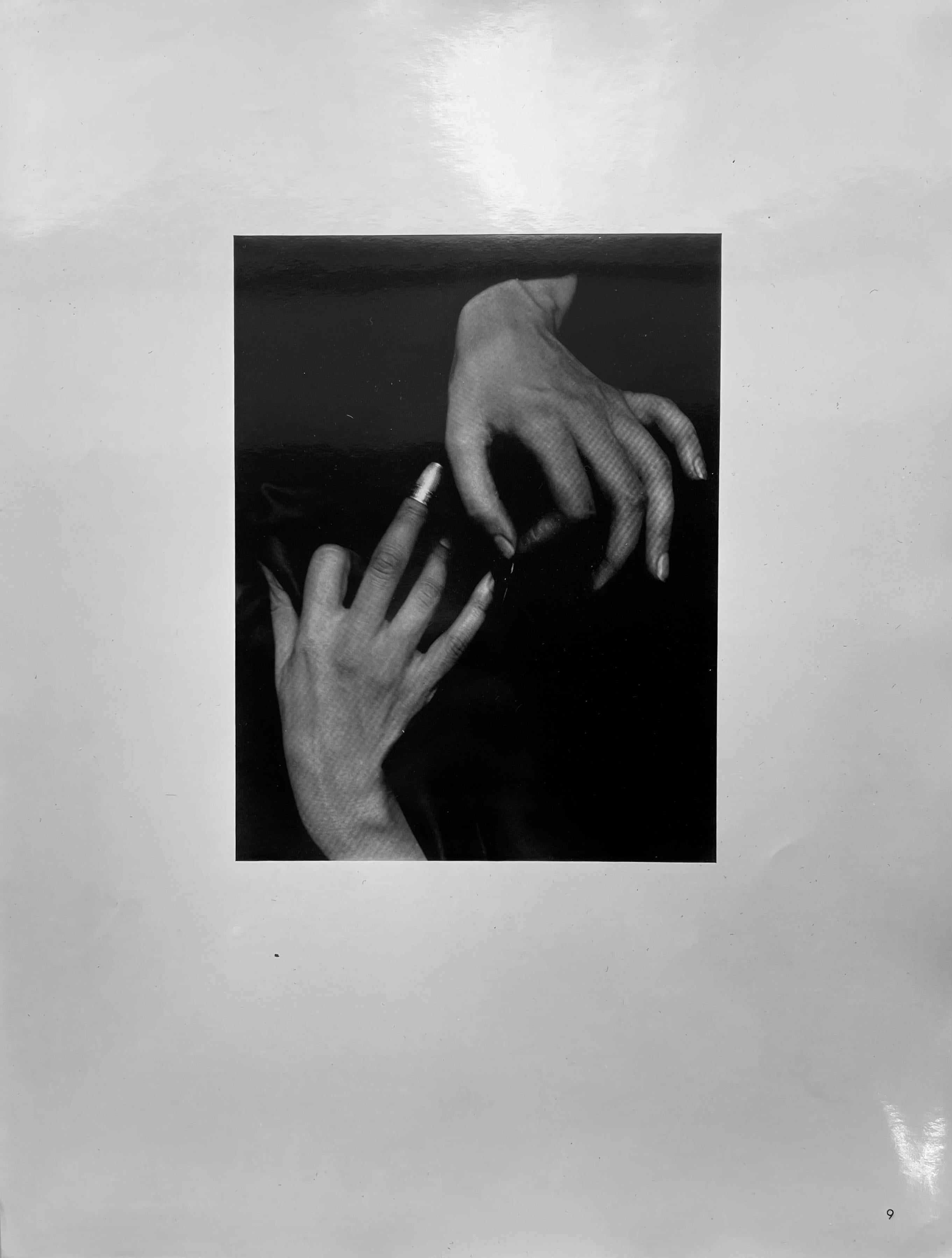 Alfred Stieglitz, Georgia O'Keeffe Hände mit Fingerhut, 1947 (nach) Georgia O'Keeffe im Angebot 4