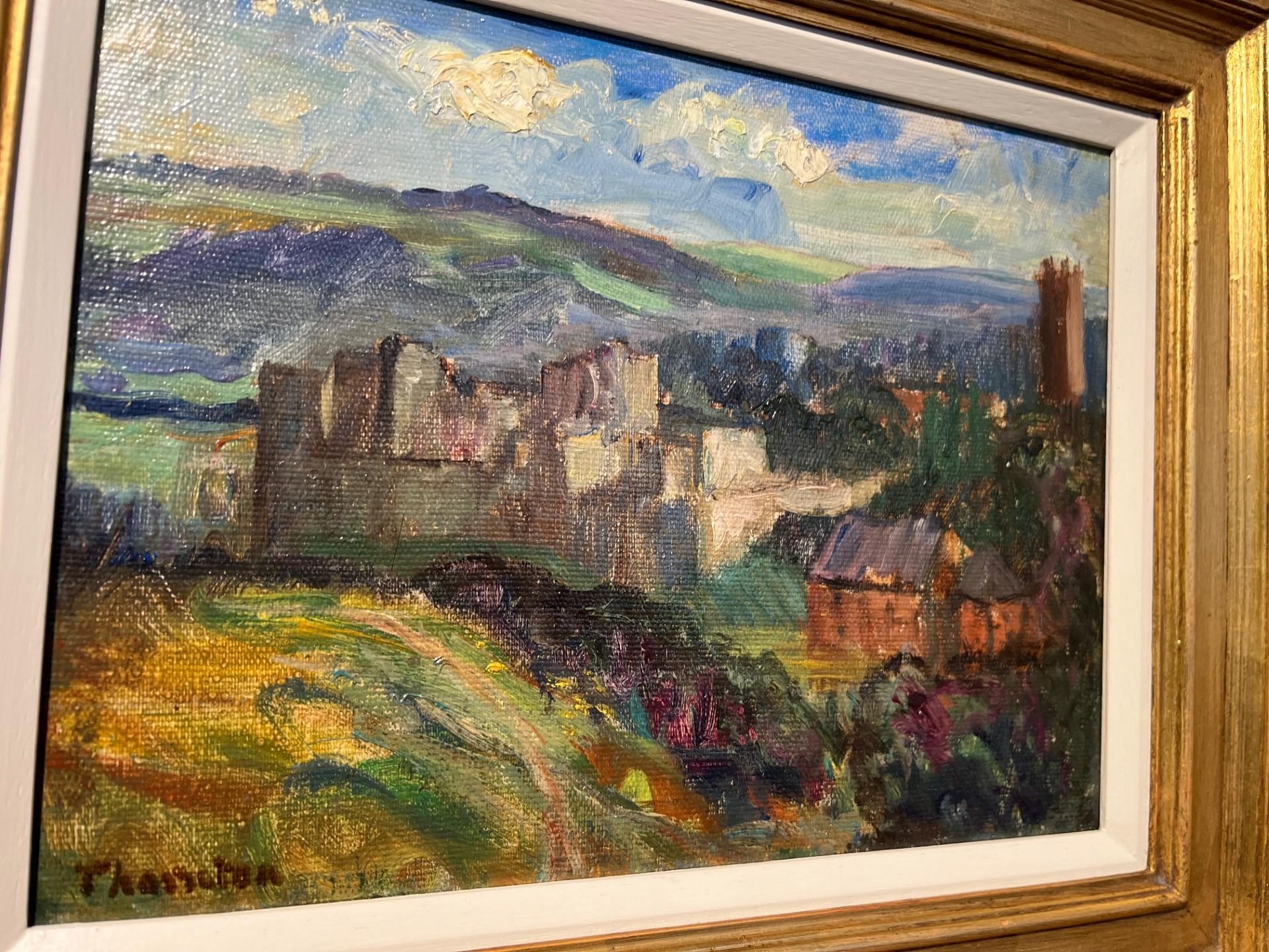 Castle de Ludlow, Shropshire avec Clee Hills au-delà  - paysage lumineux à l'huile en vente 1