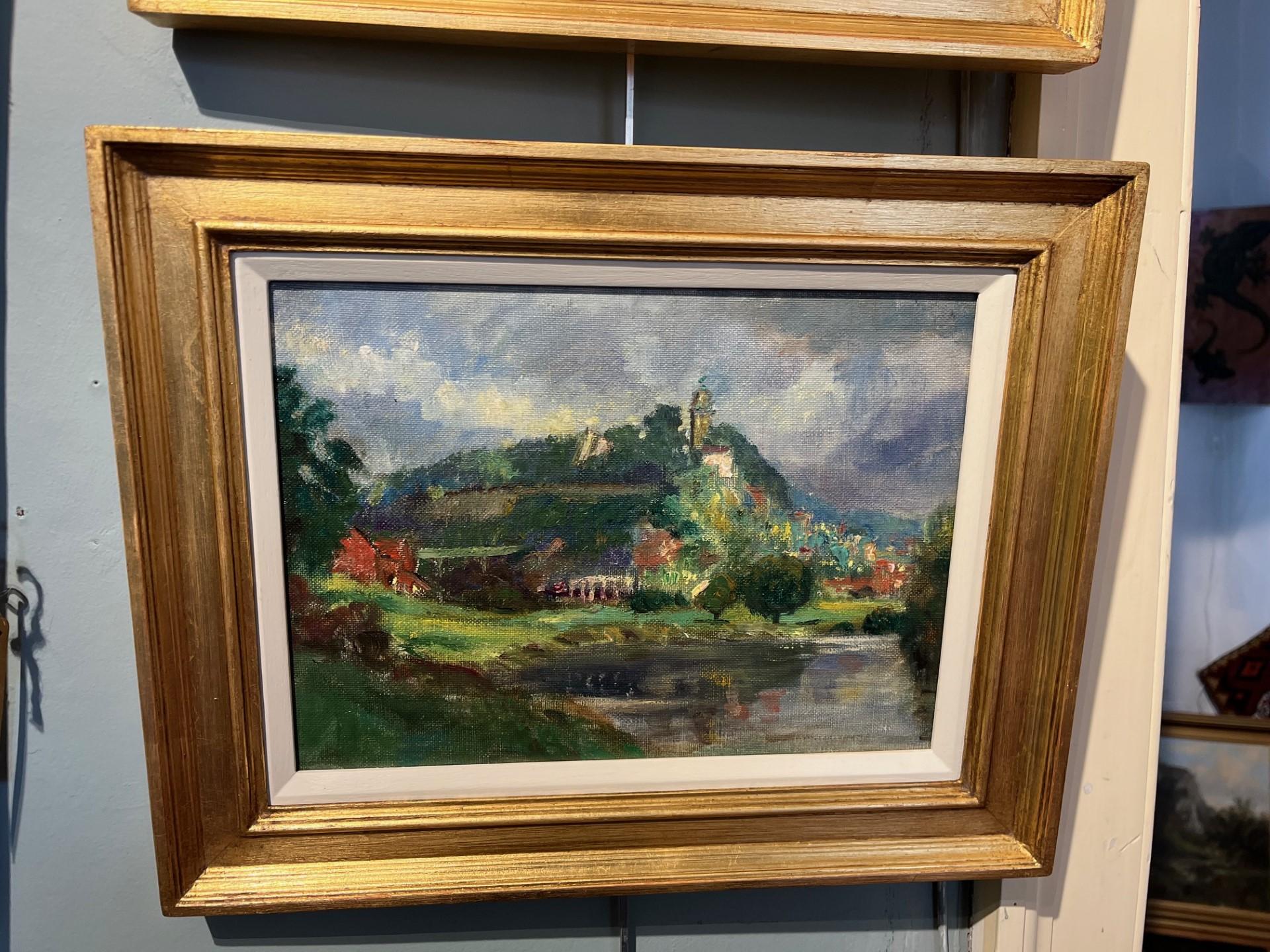 Ansicht von Bridgnorth, Shropshire, mit Fluss, Turm, Hügeln und Gebäuden, Ölgemälde – Painting von Alfred Thornton