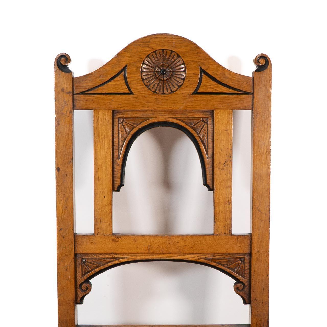 Quercia Alfred Waterhouse attribuito a James Lamb. Una sedia da sala in legno di quercia in stile gotico-revival in vendita