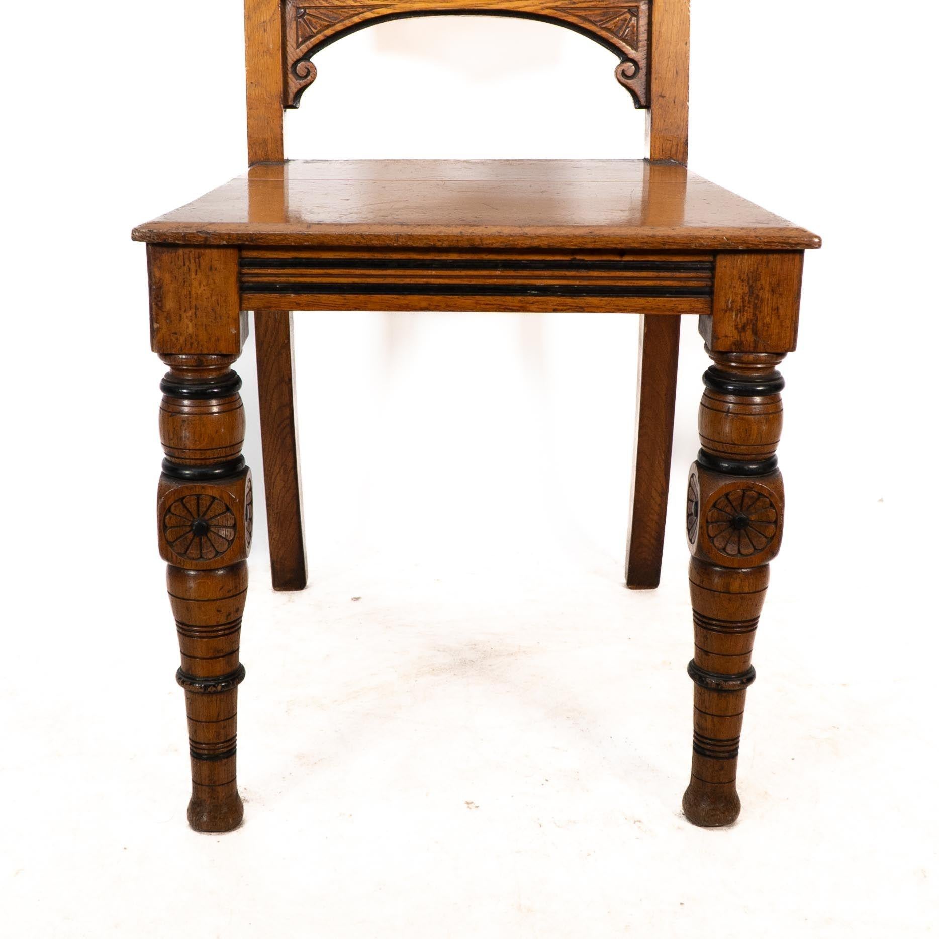 Alfred Waterhouse attribuito a James Lamb. Una sedia da sala in legno di quercia in stile gotico-revival in vendita 2