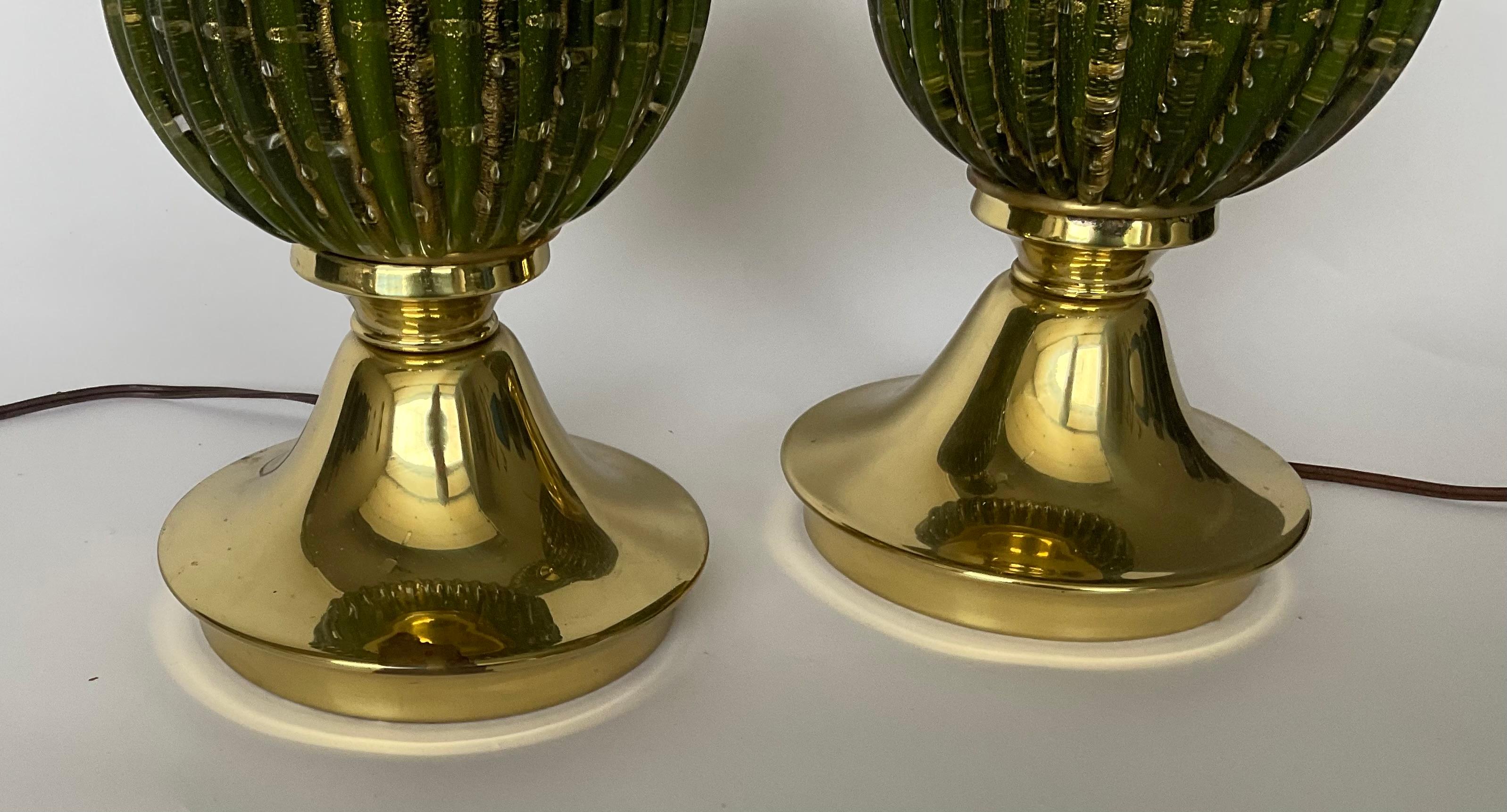 Alfredo Barbini Attributed Murano PAIR green glass with gold bubbles lamps  In Good Condition In Ann Arbor, MI