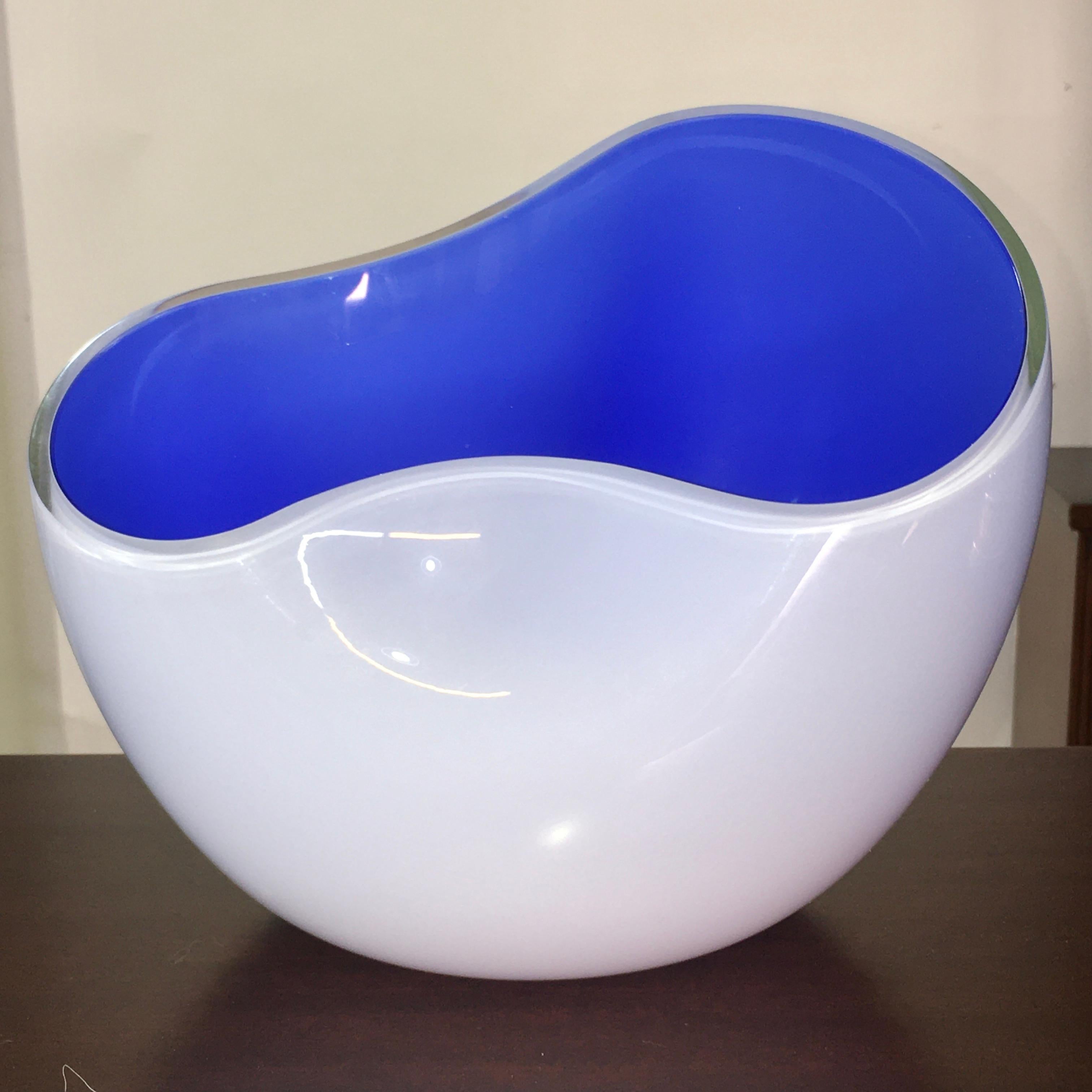 Alfredo Barbini Biomorphic Glass Bowl, Signed In Good Condition For Sale In Hanover, MA