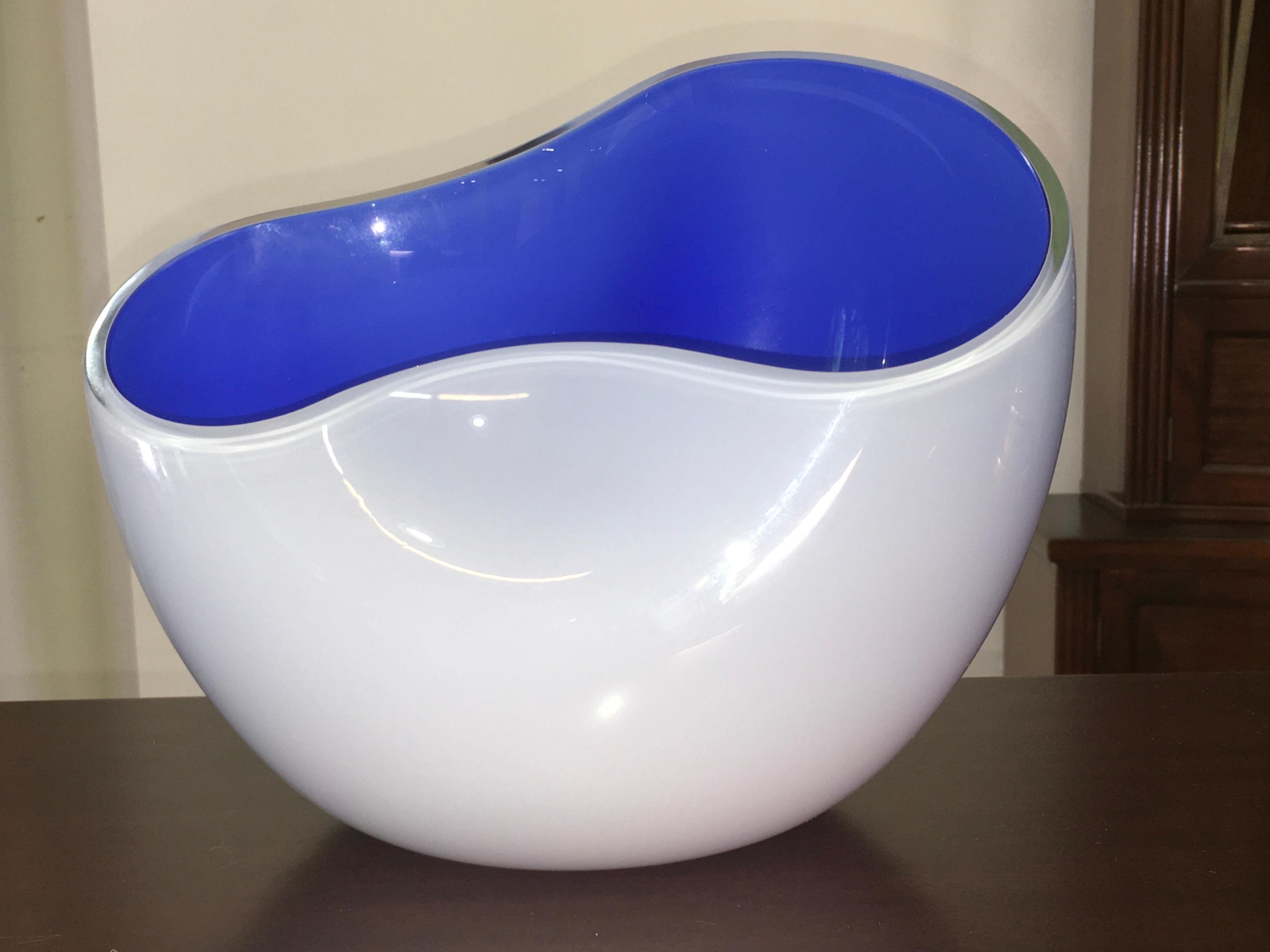 Late 20th Century Alfredo Barbini Biomorphic Glass Bowl, Signed For Sale