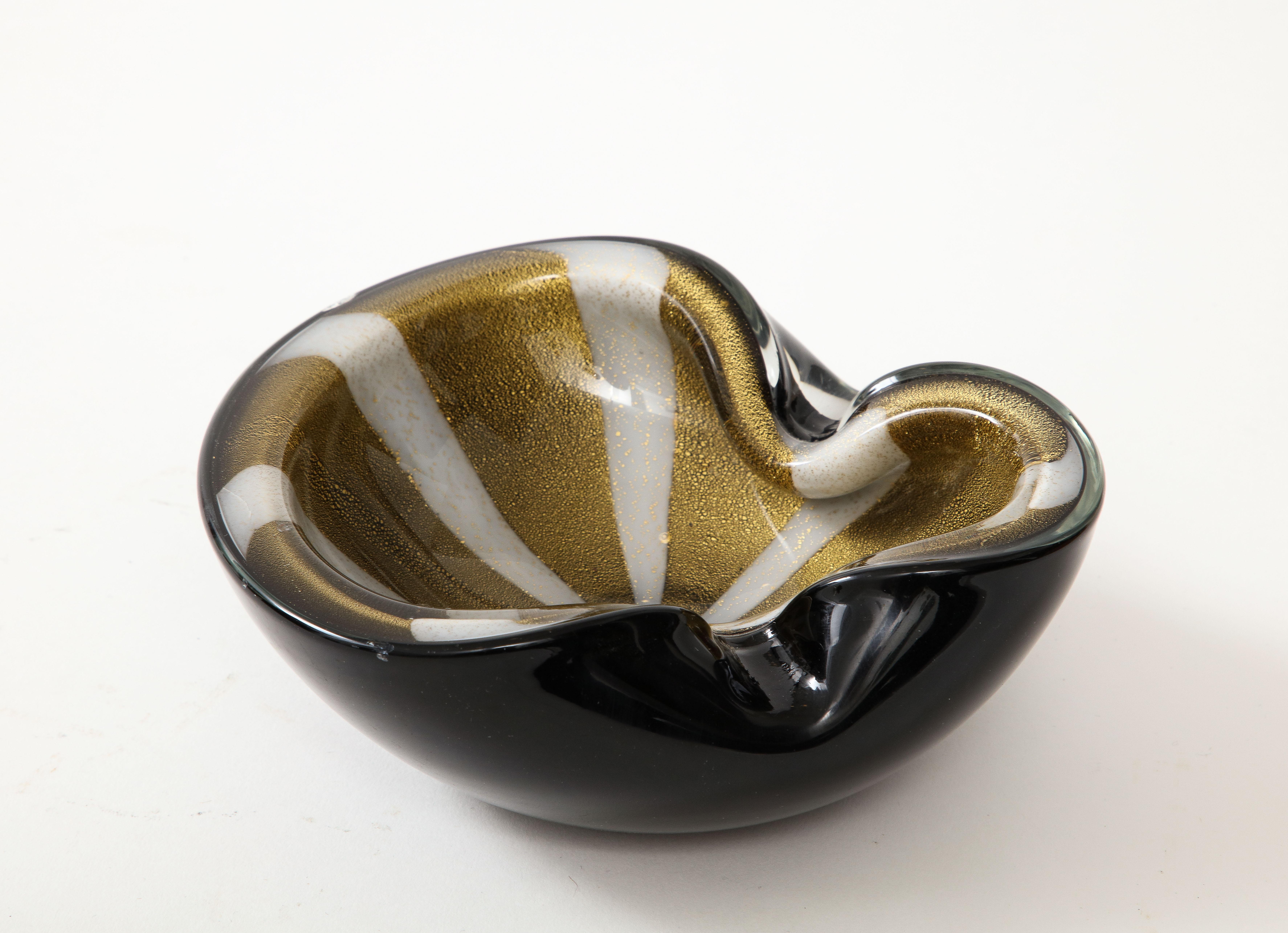 Modernist Murano glass vessel featuring 22kt gold glass and white glass center.