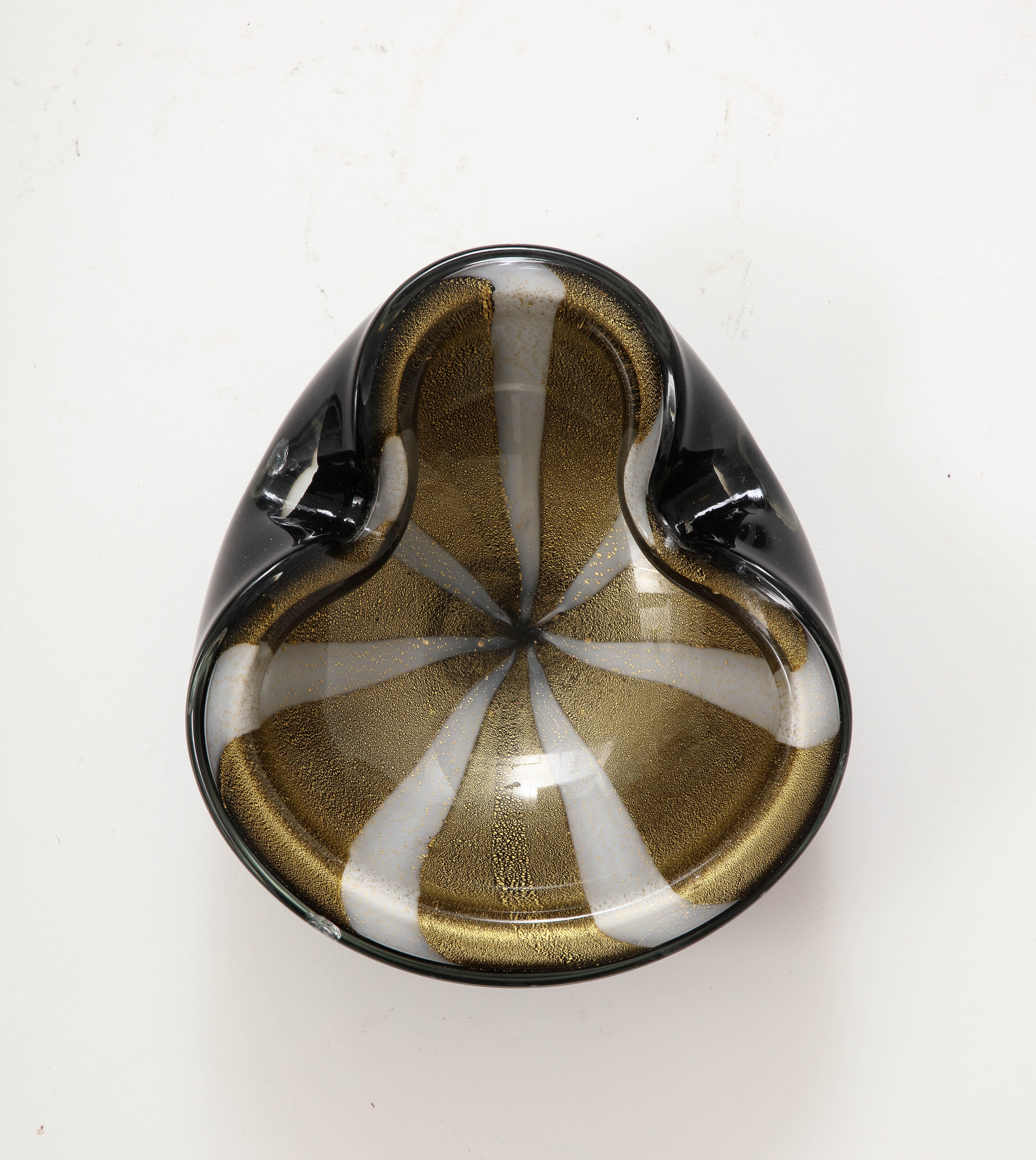 Schwarzes, goldfarbenes Muranoglasgefäß von Alfredo Barbini (Moderne der Mitte des Jahrhunderts) im Angebot