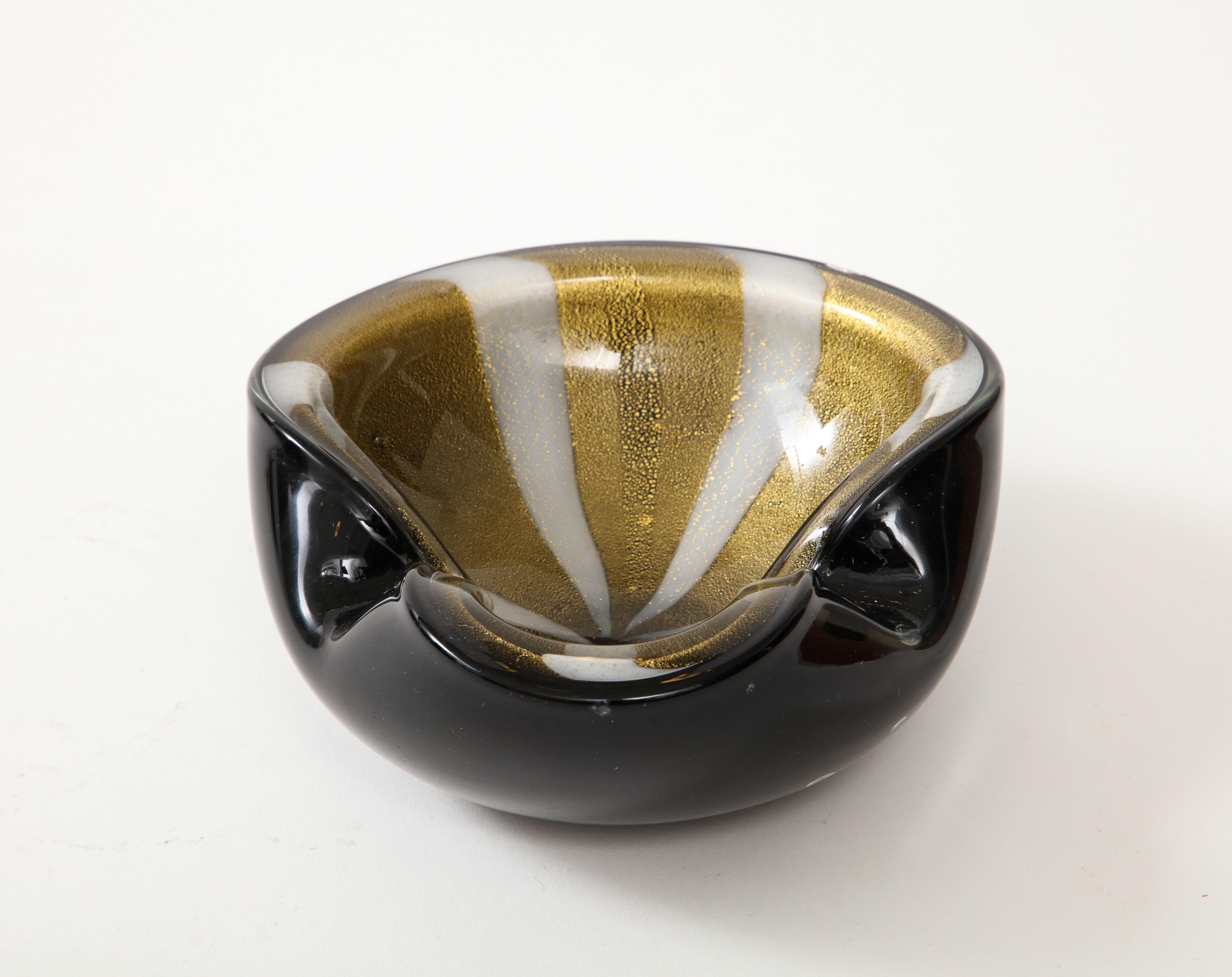 Mid-Century Modern Alfredo Barbini Black, Goldm White Murano Glass Vessel For Sale