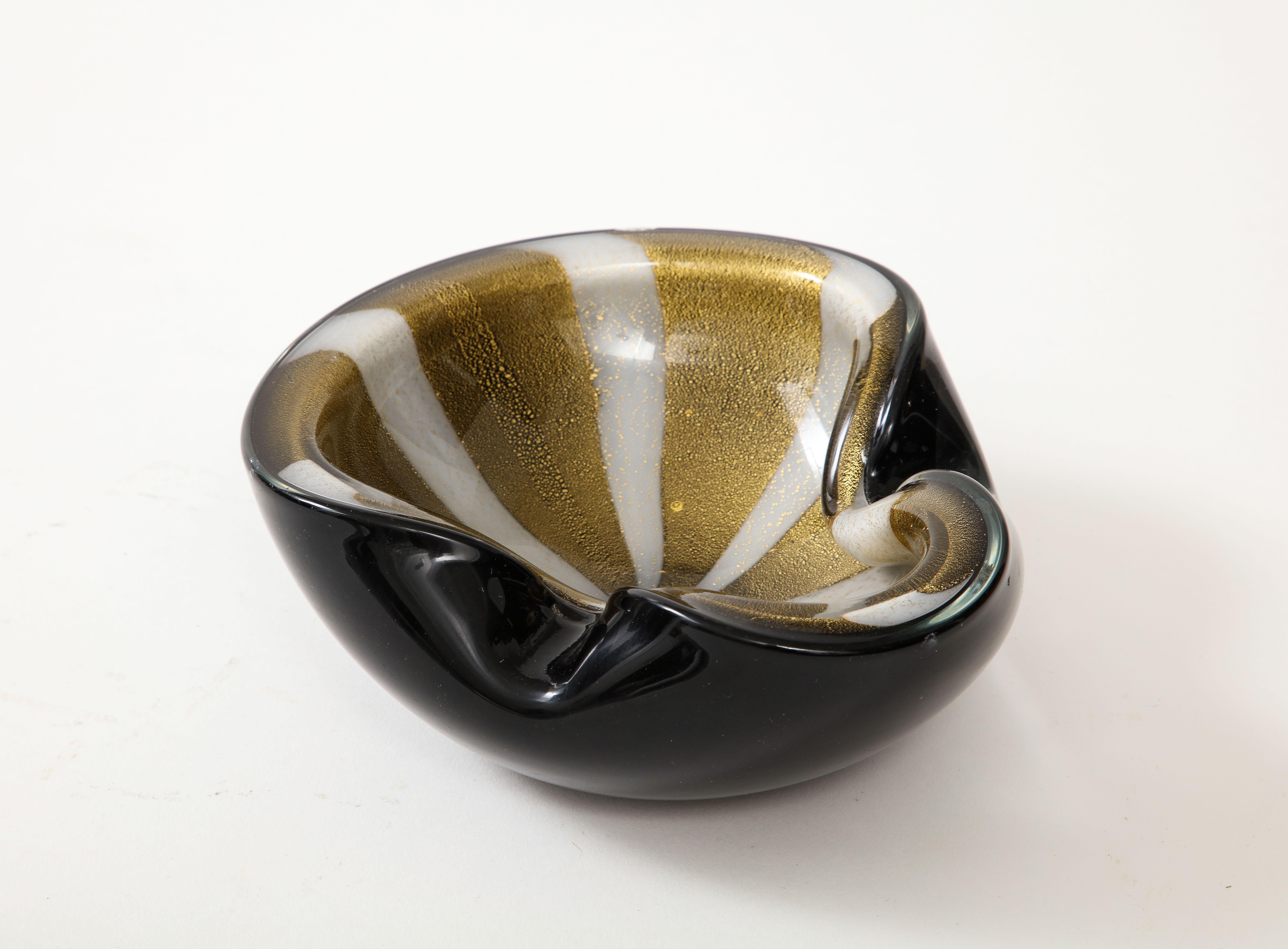 Fatto a mano Alfredo Barbini Vaso in vetro di Murano nero, oro e bianco in vendita