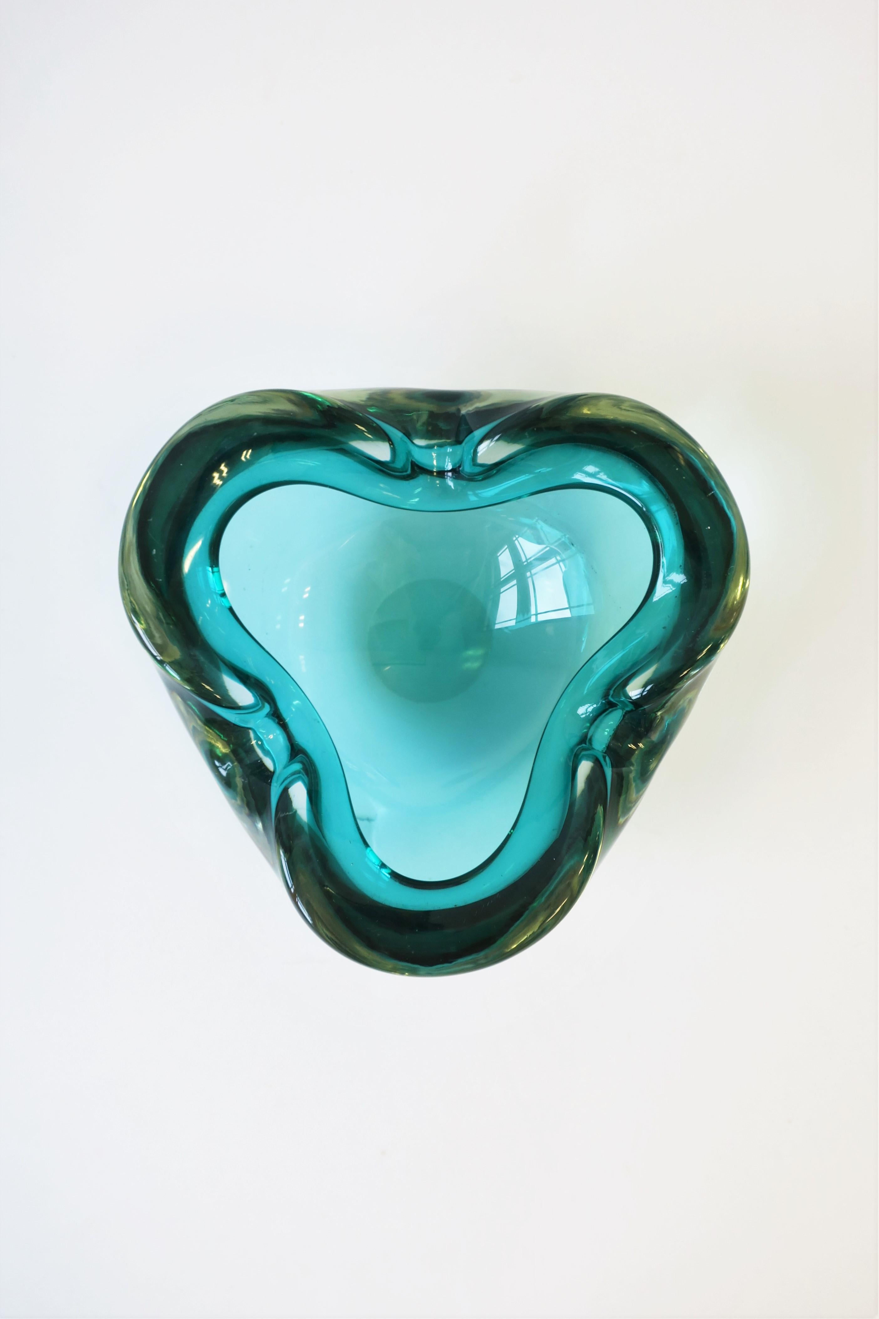 Italian Murano Blue Art Glass Bowl attribute to Alfredo Barbini  5