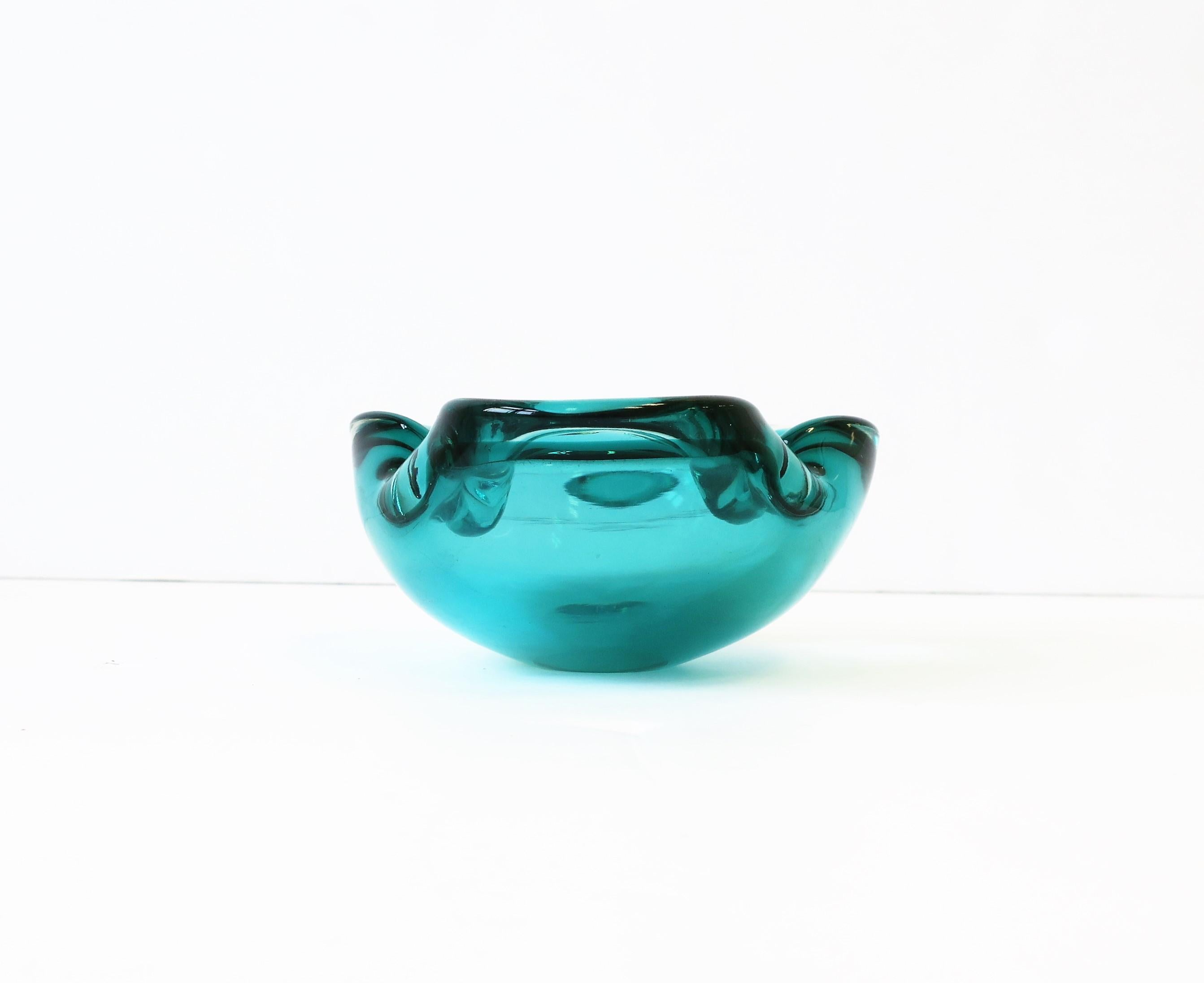 Italian Murano Blue Art Glass Bowl attribute to Alfredo Barbini 6
