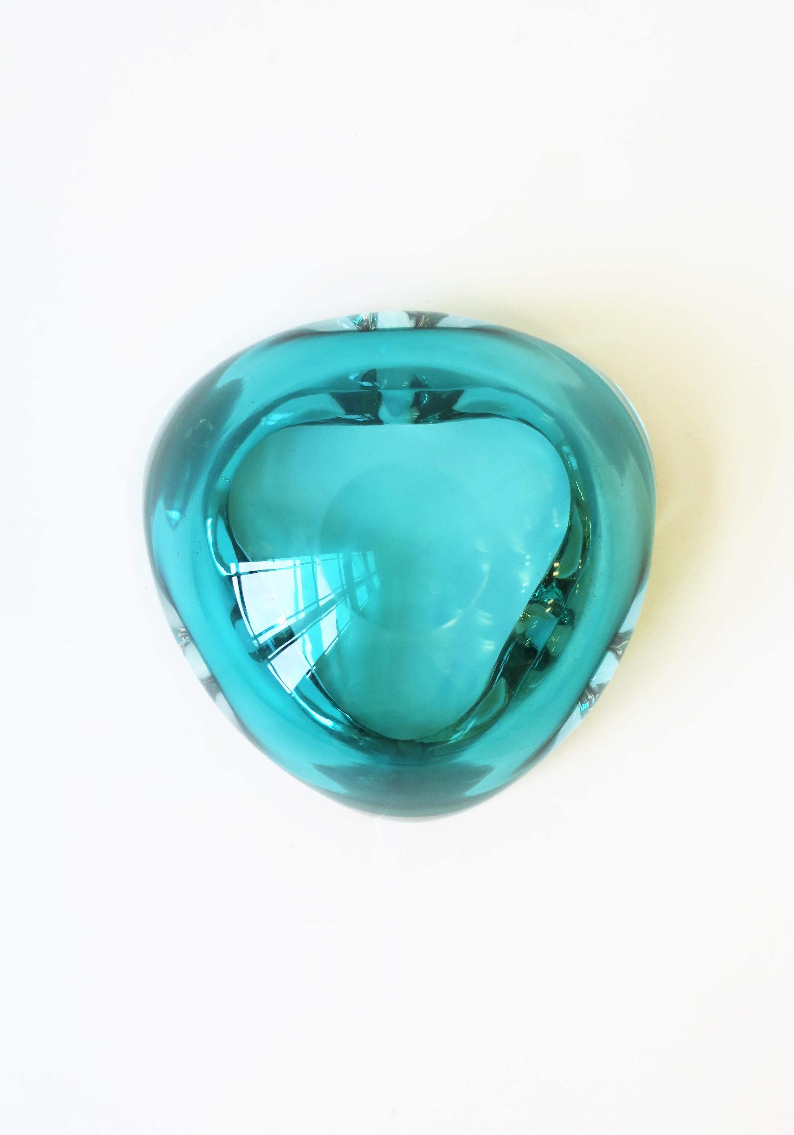 Italian Murano Blue Art Glass Bowl attribute to Alfredo Barbini  7