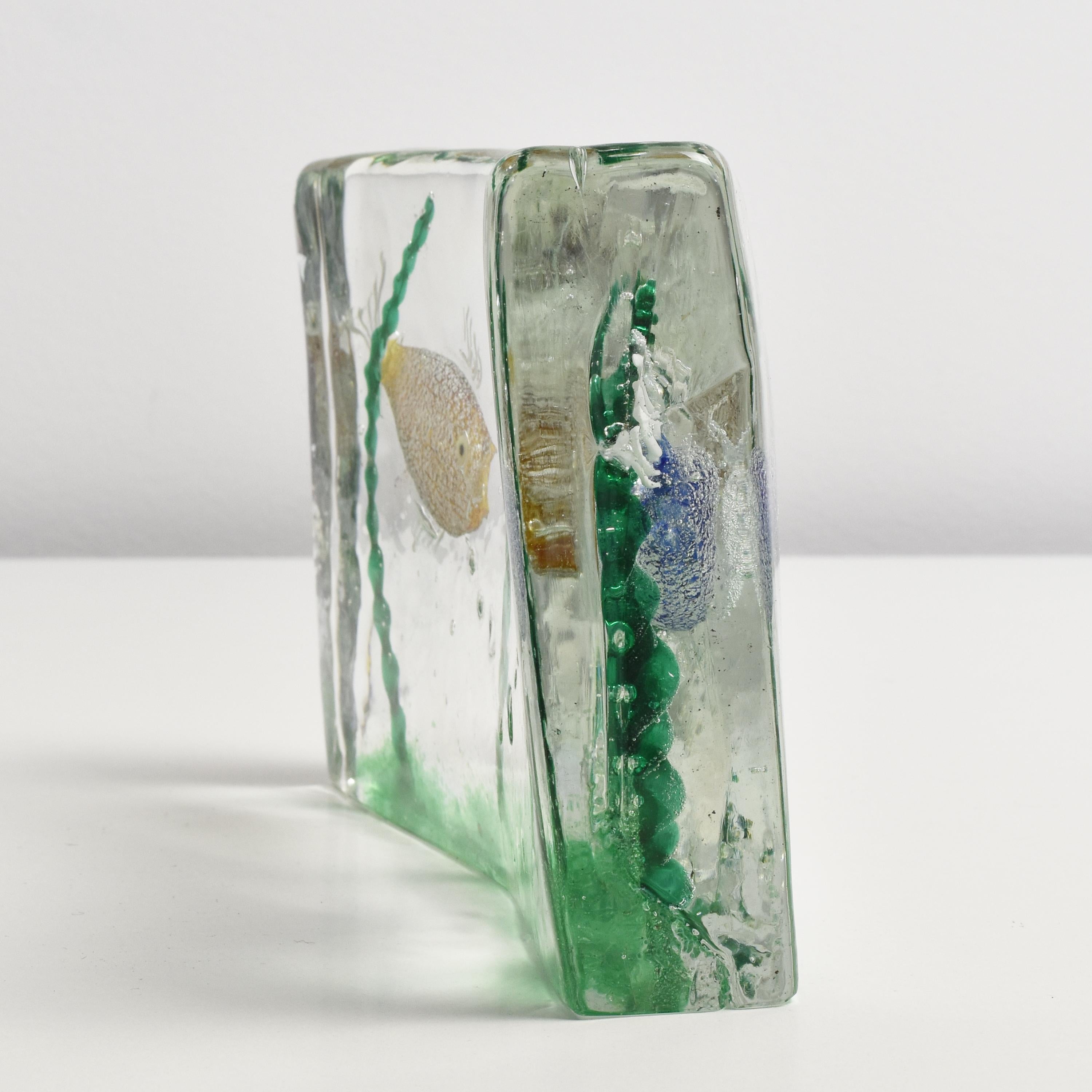 Hand-Crafted Alfredo Barbini for Cenedese Murano Glass Aquarium Sculpture Paperweight 1960s For Sale