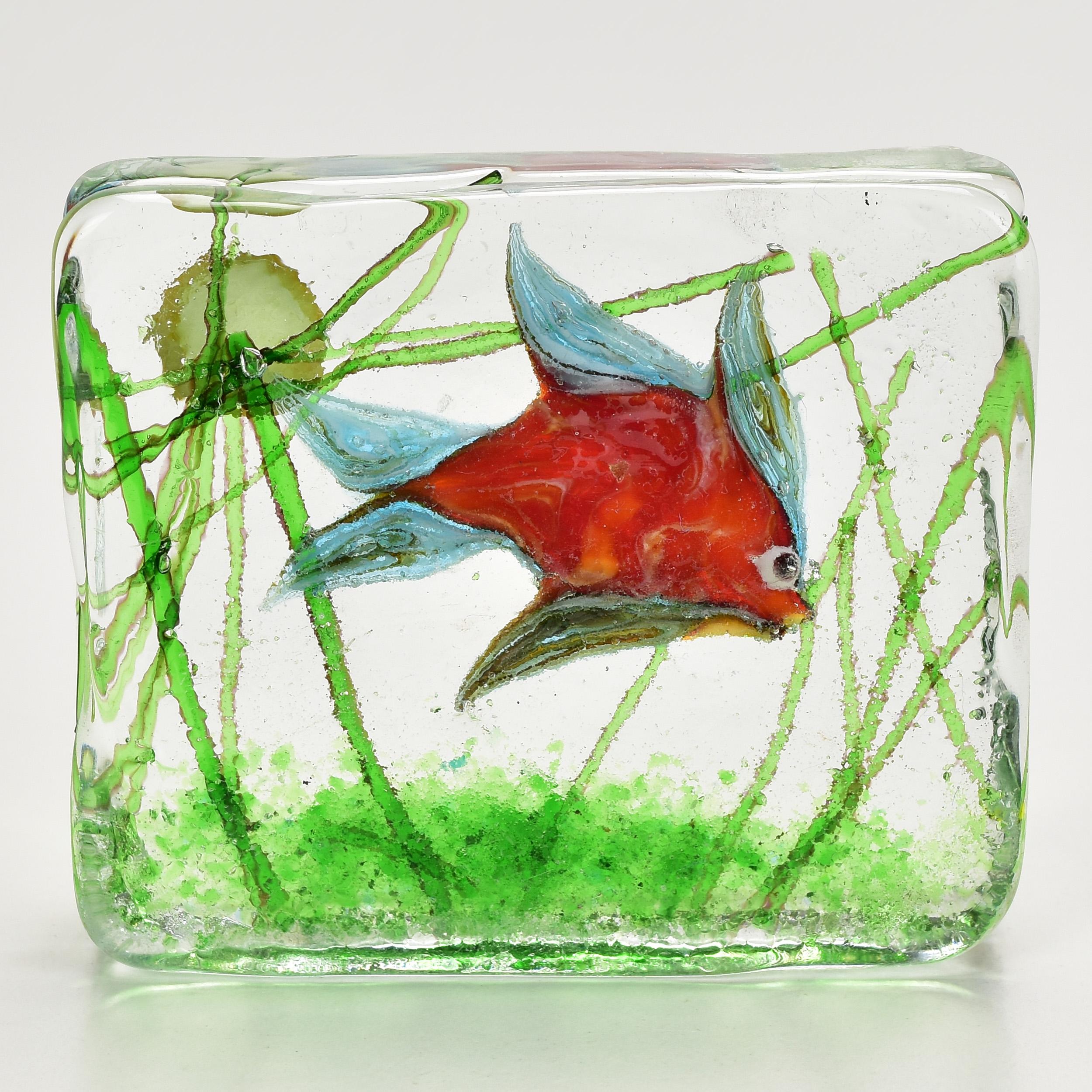 Hand-Crafted Alfredo Barbini for Cenedese Murano Glass Aquarium Sculpture Paperweight For Sale