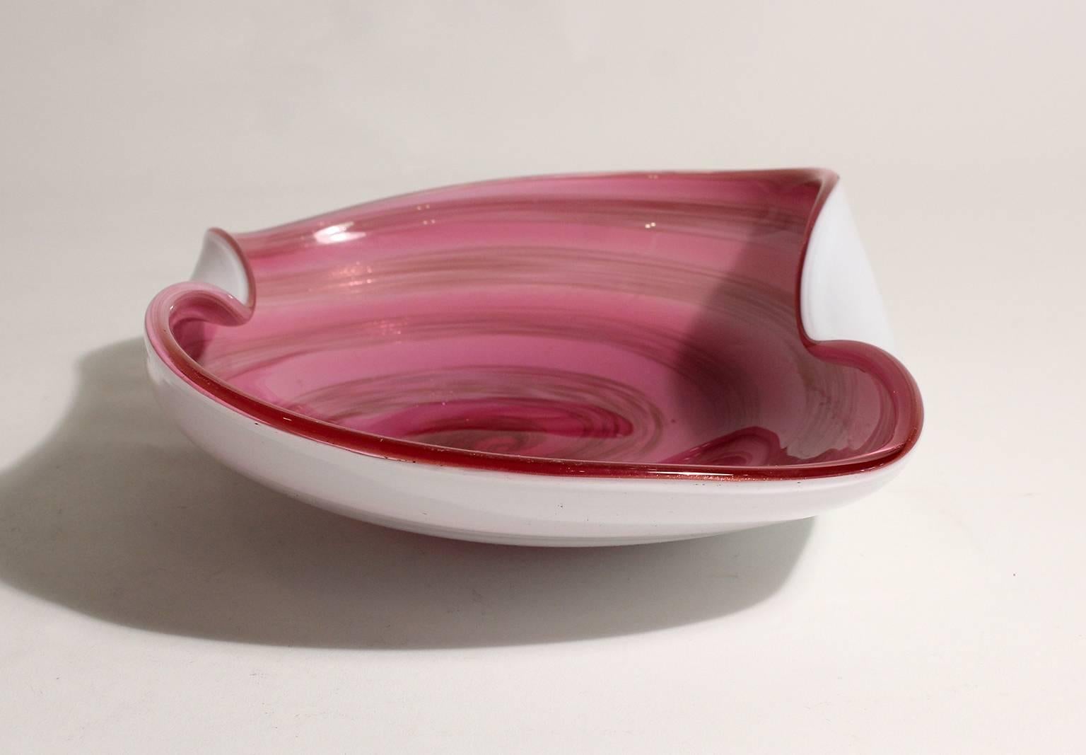 Alfredo Barbini for Murano Art Glass Pink and Gold Swirled Centerpiece Dish Bowl In Excellent Condition In San Diego, CA