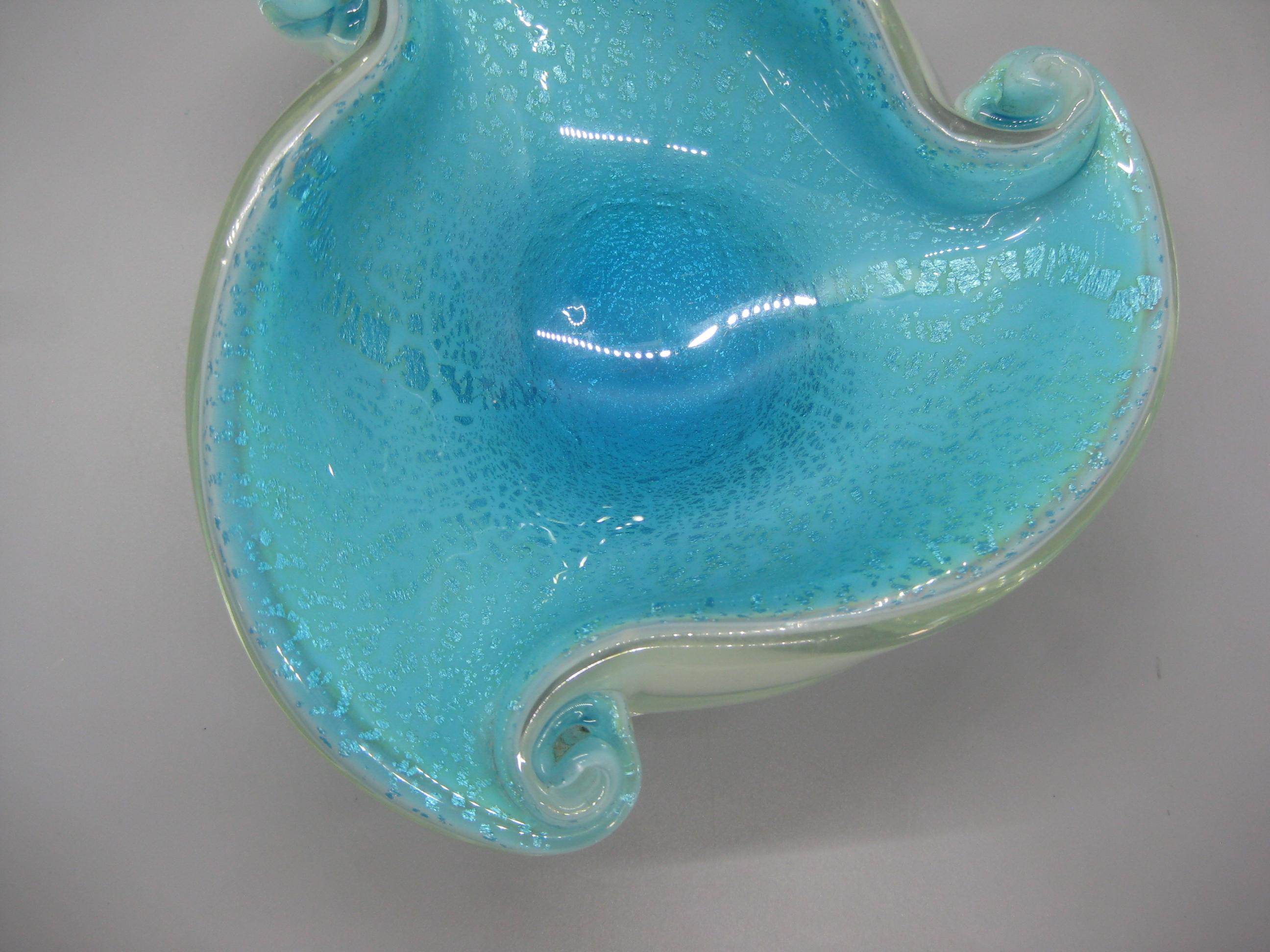 Italian Alfredo Barbini for Murano Art Glass Silver Fleck Blue & White Dish Bowl Italy For Sale