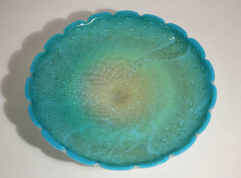 Beautiful scallop edge sky blue and gold speck art glass centerpiece dish bowl made by Alfredo Barbini for Murano glass, circa 1950s.Has the remains of the original foil label on the bottom. Made in Italy. In excellent condition. Measures: 13 1/4