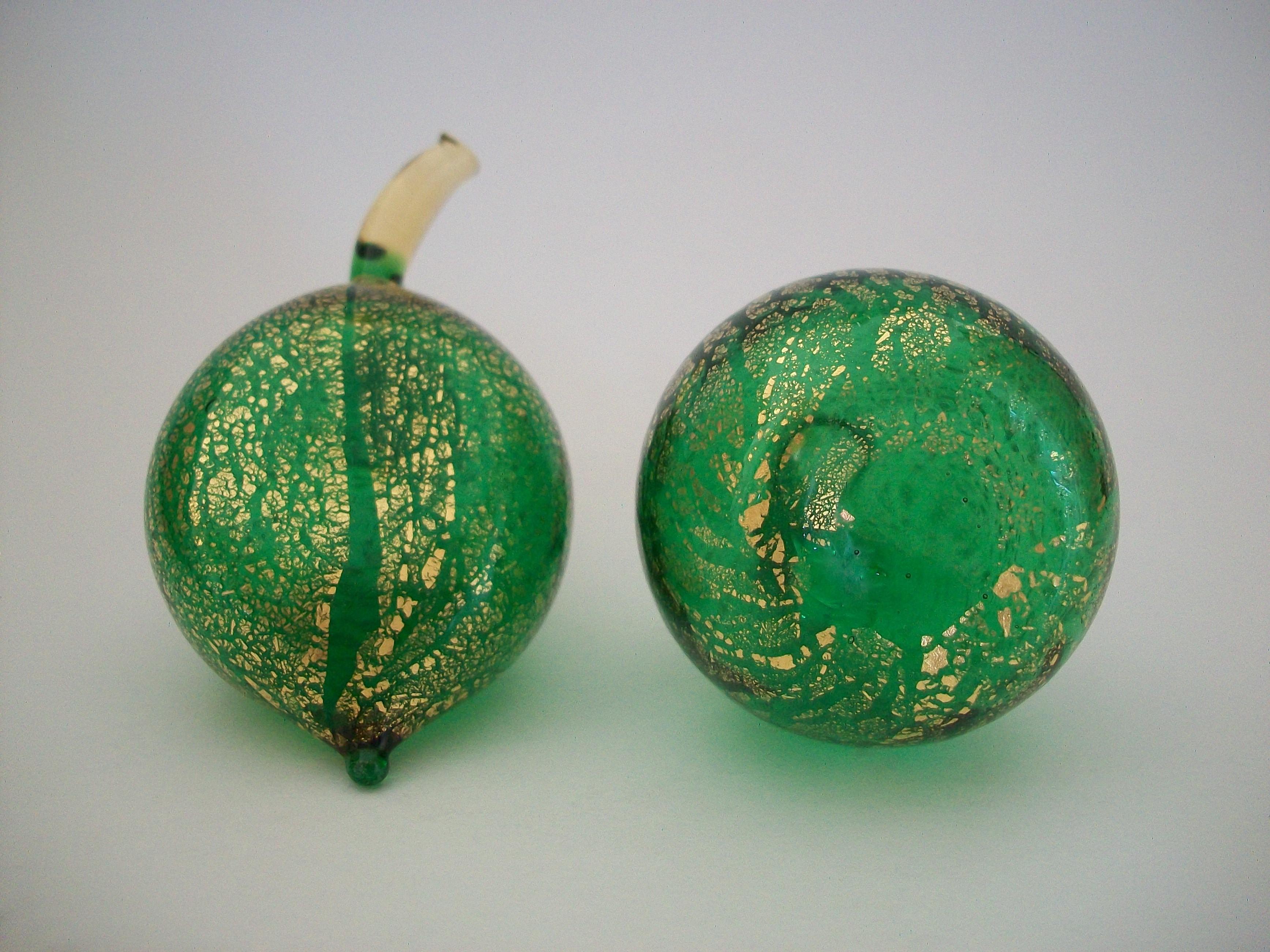 ALFREDO BARBINI - Green & Gold Murano Glass Lemon & Pear - Italy - Circa 1960's For Sale 2