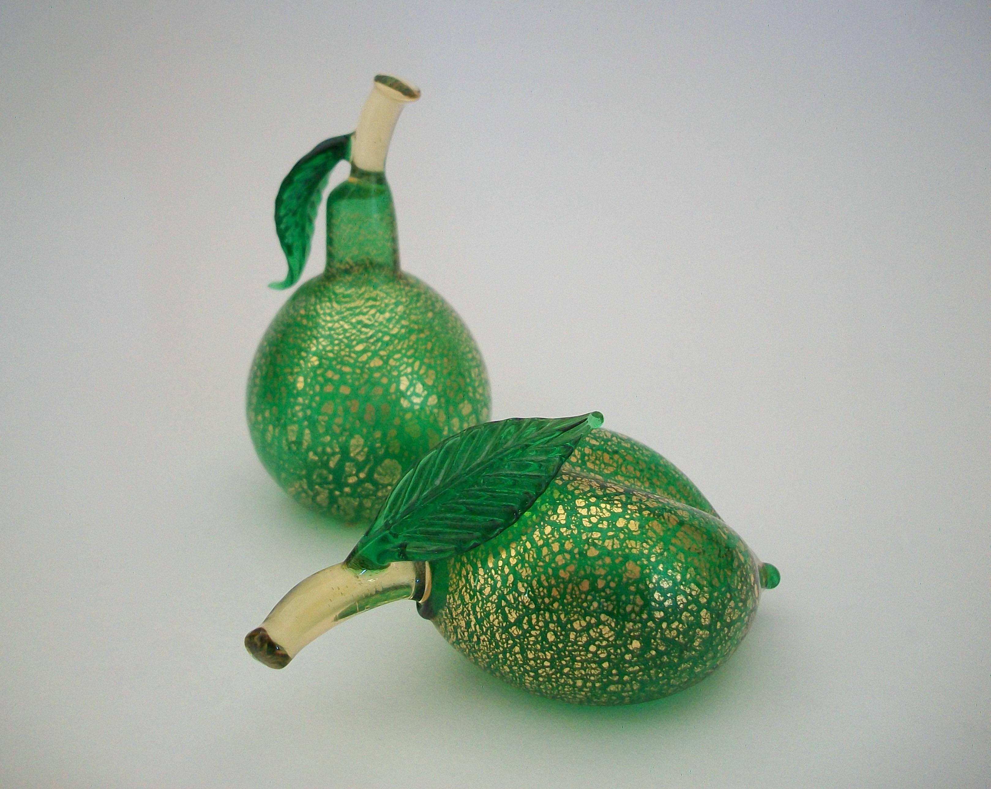 Italian ALFREDO BARBINI - Green & Gold Murano Glass Lemon & Pear - Italy - Circa 1960's For Sale