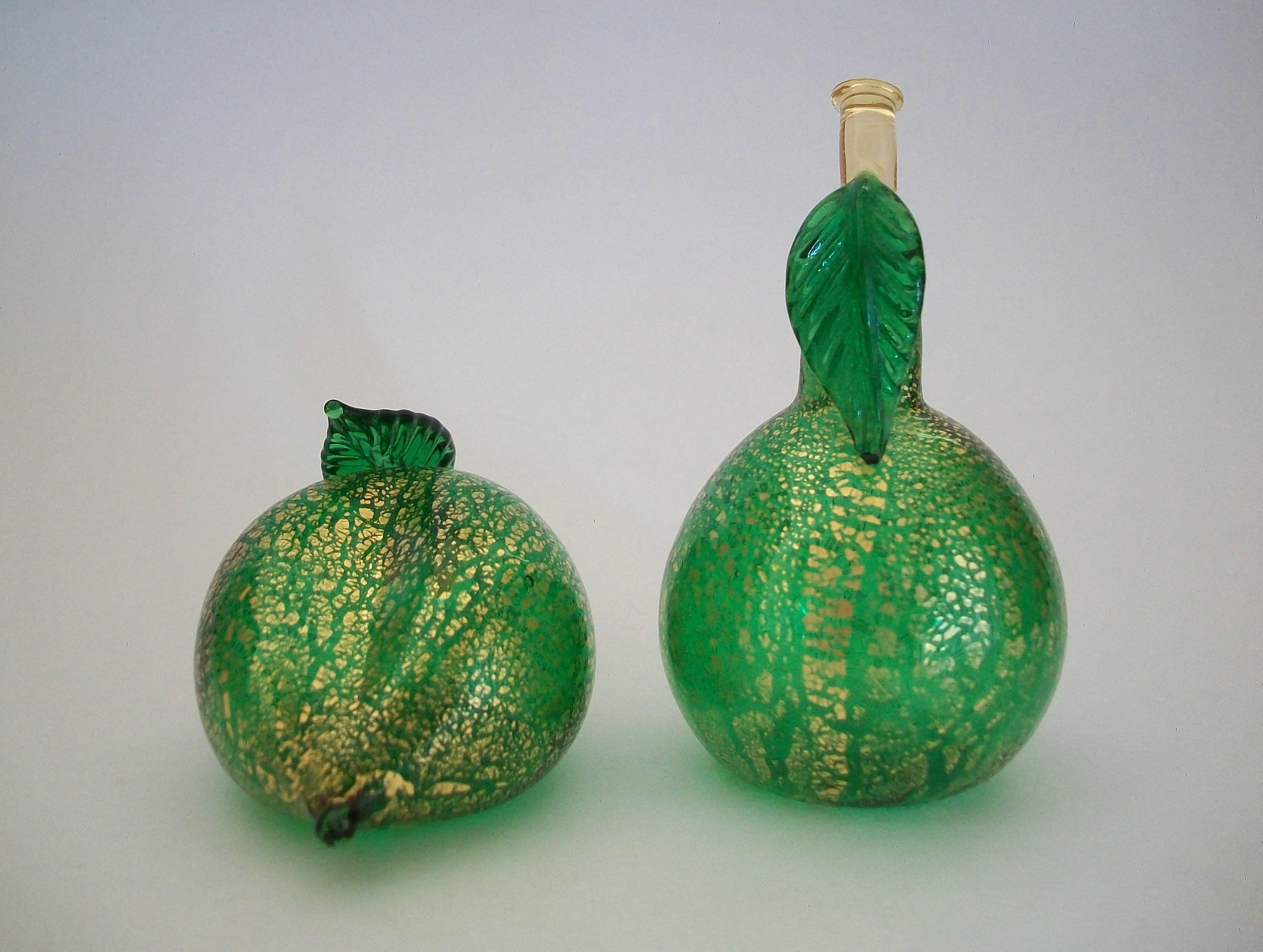 Art Glass ALFREDO BARBINI - Green & Gold Murano Glass Lemon & Pear - Italy - Circa 1960's For Sale