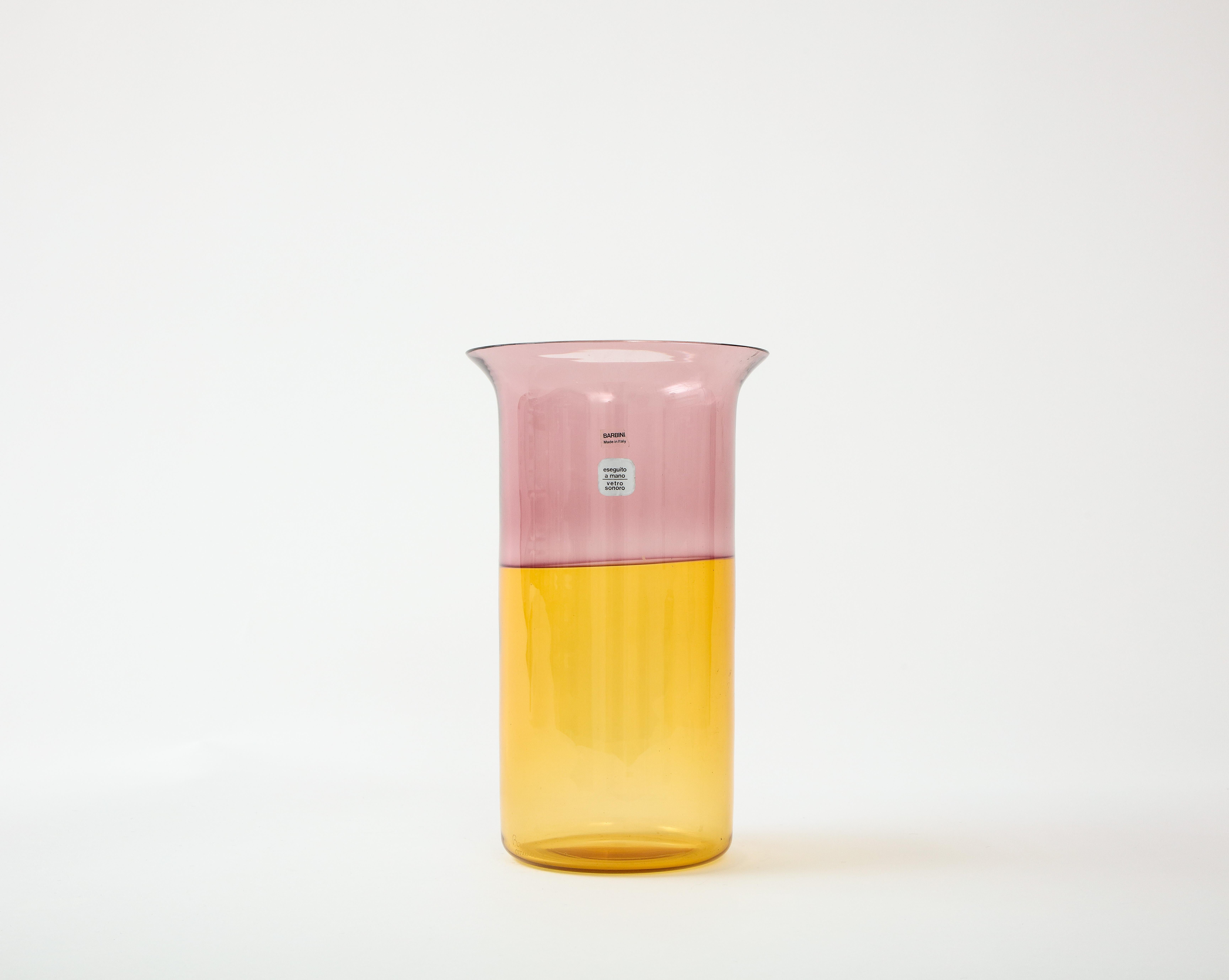 Pristine and authentic example of Alfredo Barbini's highly sought after and rare Italian modernist murano glassware. 

Italian modernist design is exemplified through the color-blocking design with a saturated shade of yellow and pale