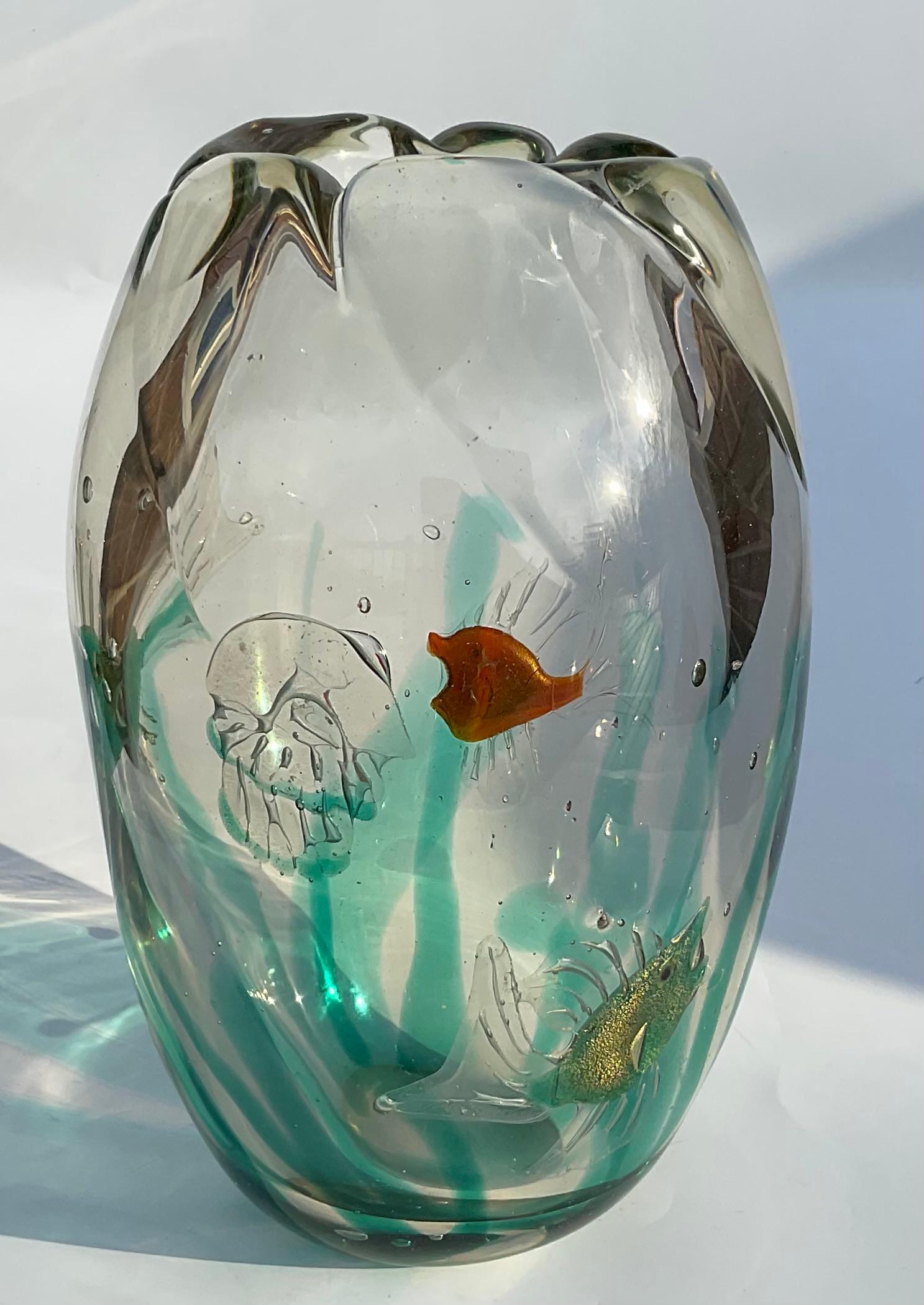 Mid-20th Century Alfredo Barbini Large and Vibrant Murano Art Glass Aquarium Vase Italian 1950s For Sale
