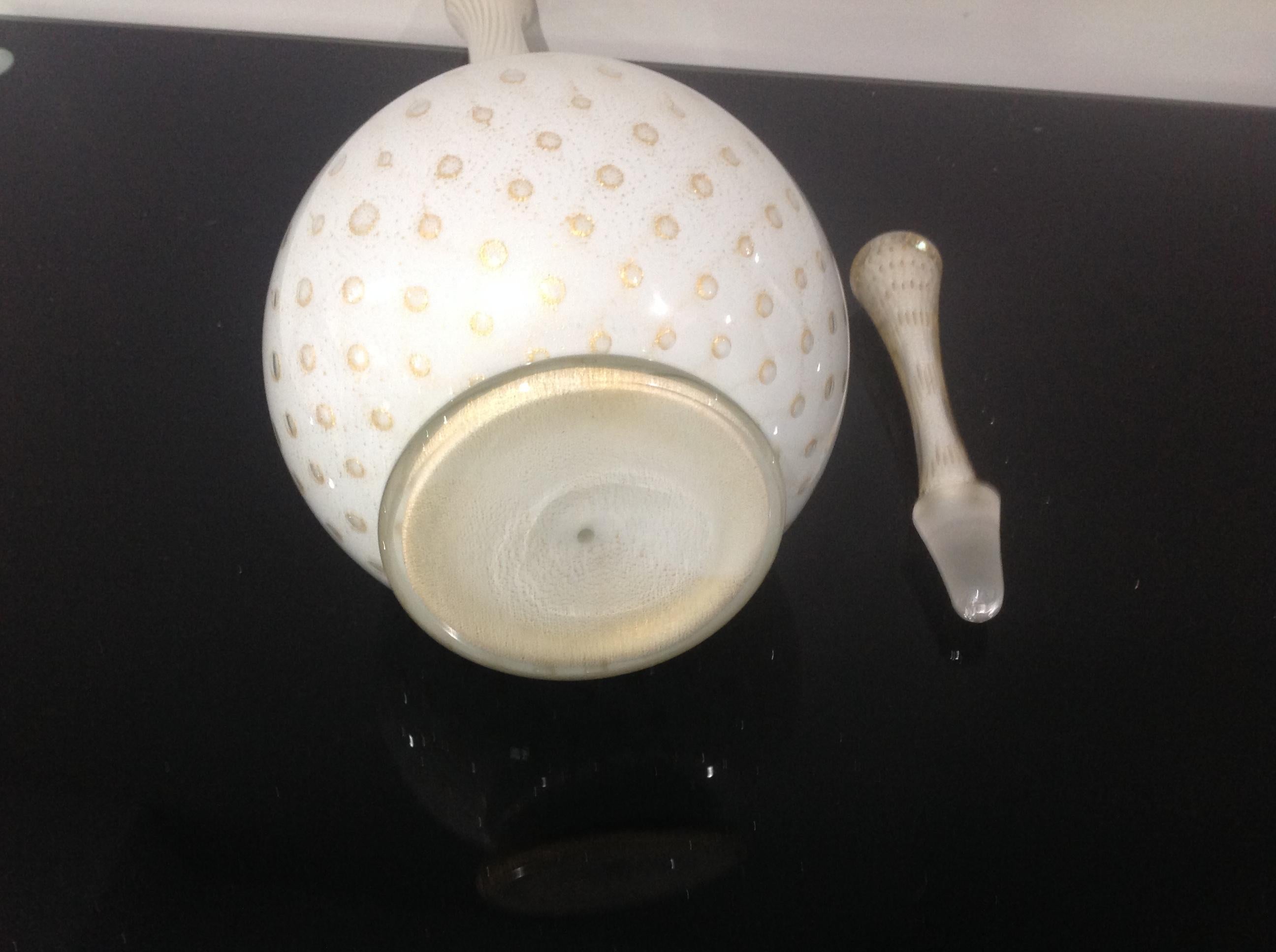 Alfredo Barbini Large Murano Art Glass Decanter in White and Gold In Good Condition For Sale In Keego Harbor, MI
