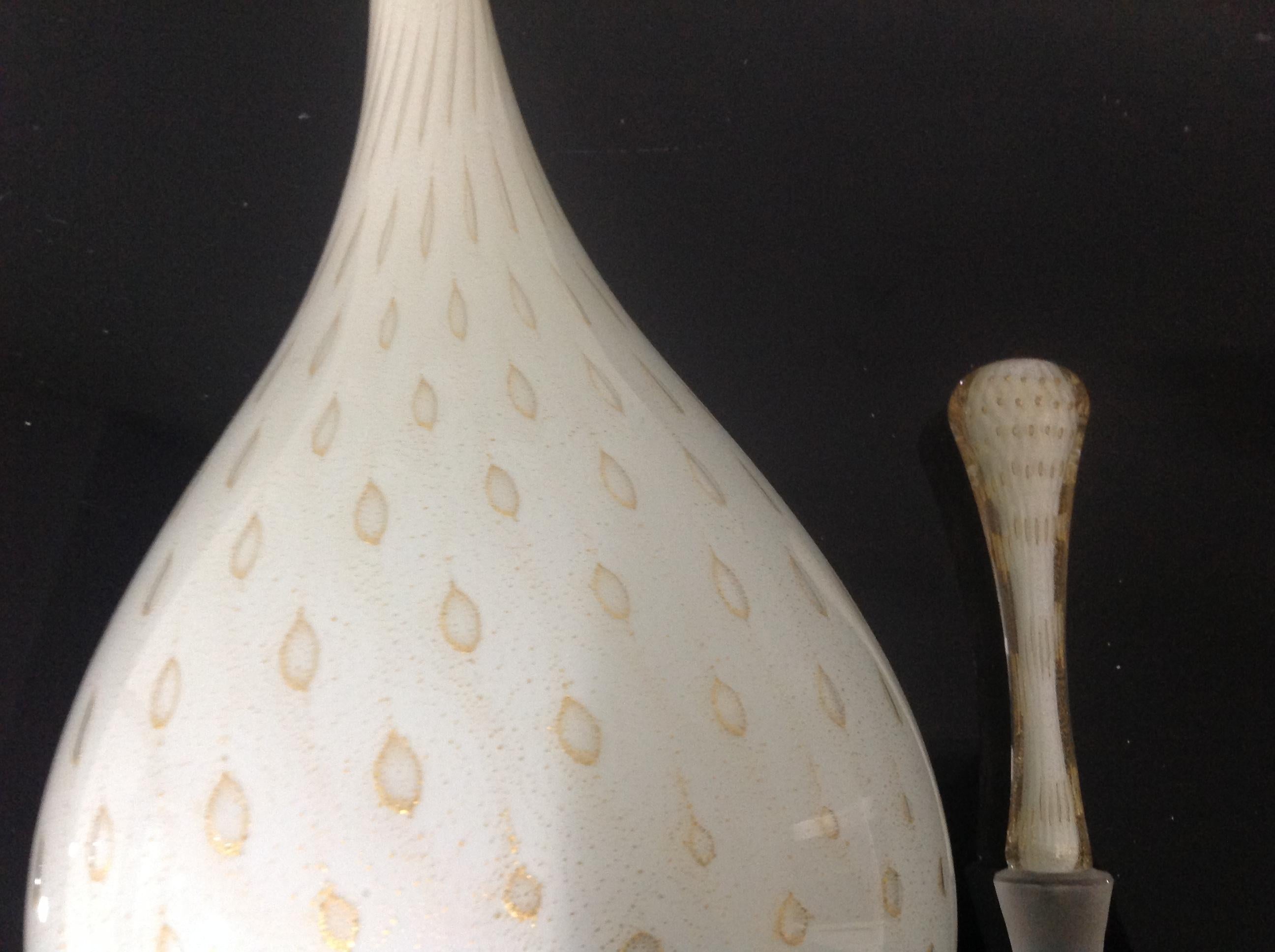 Mid-20th Century Alfredo Barbini Large Murano Art Glass Decanter in White and Gold For Sale