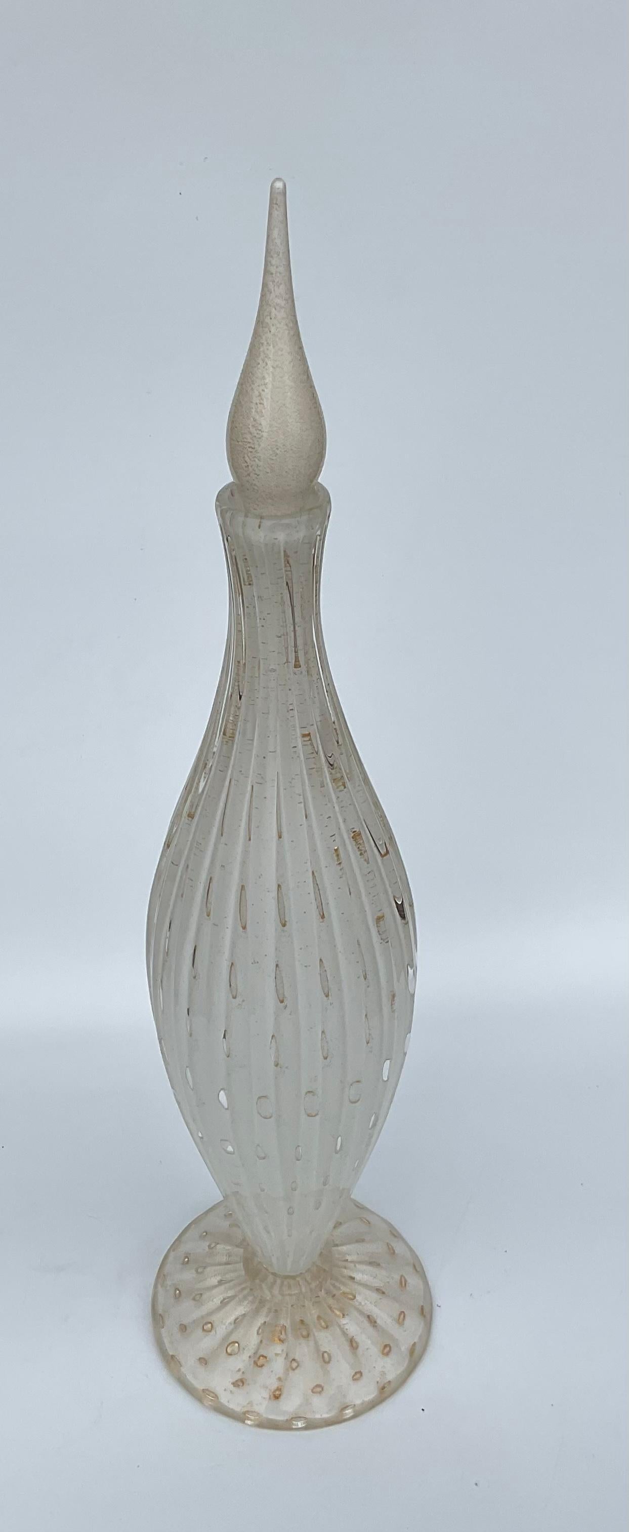 italien Alfredo Barbini - Grande bouteille de carafe à bulles contrôlée en verre de Murano - Or blanc  en vente