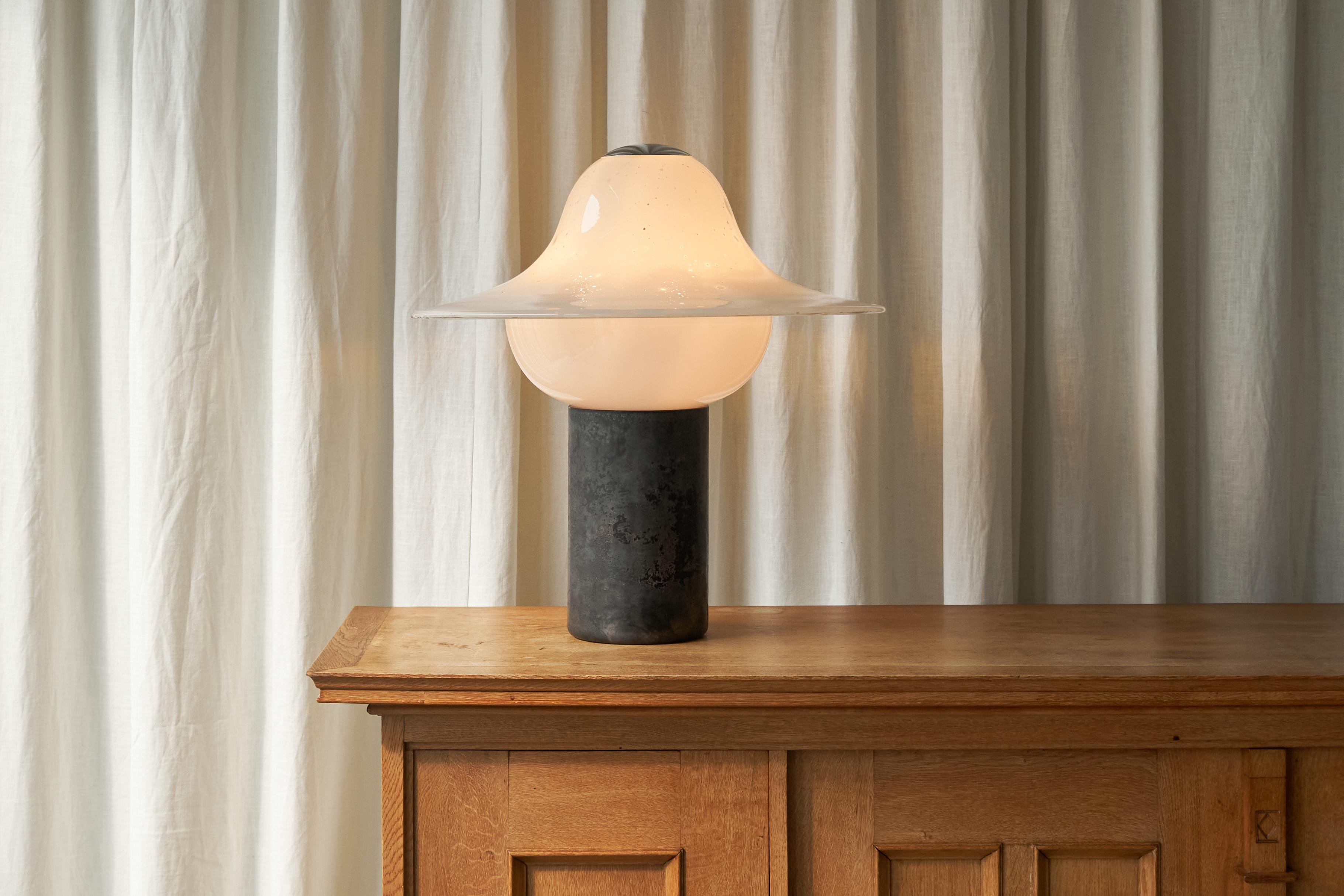 Alfredo Barbini Large 'Scavo' Murano Glass Table Lamp Italy 1970s

This is a stunning and monumental Murano glass table lamp by renowned glass artist Alfredo Barbini, made in the 1970s. 

A majestic design showing off the qualities of the Barbini