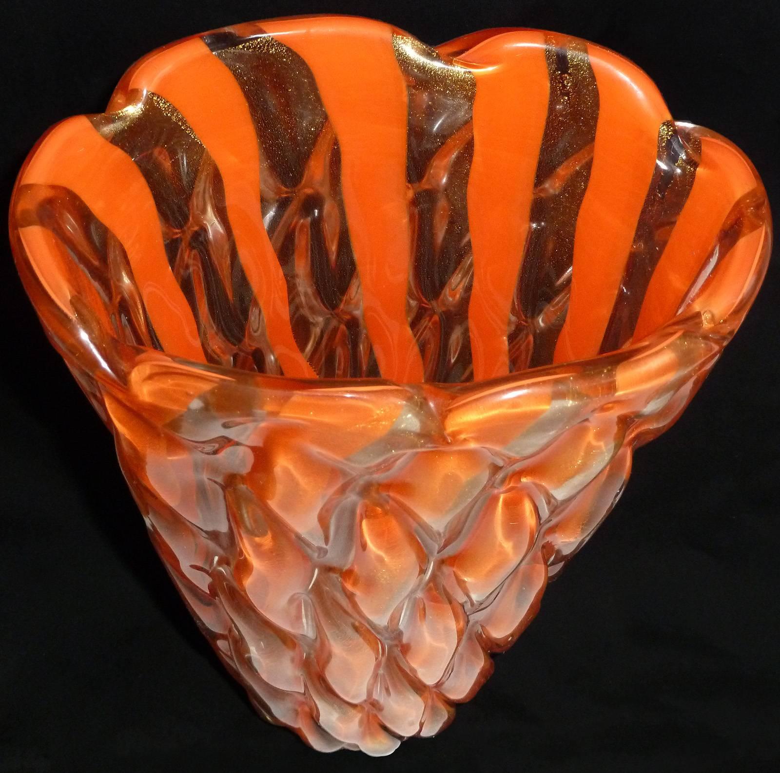 Alfredo Barbini Murano 1950s Orange Stripes Gold Flecks Italian Art Glass Vase In Good Condition In Kissimmee, FL