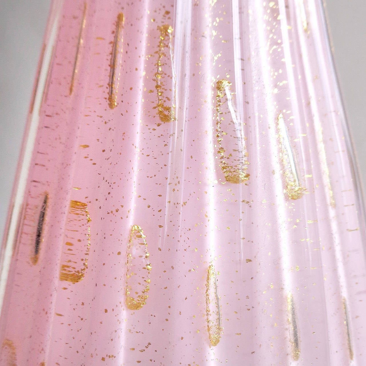 Mid-Century Modern Alfredo Barbini Murano 1950s Pink Gold Flecks Italian Art Glass Rocket Decanters For Sale