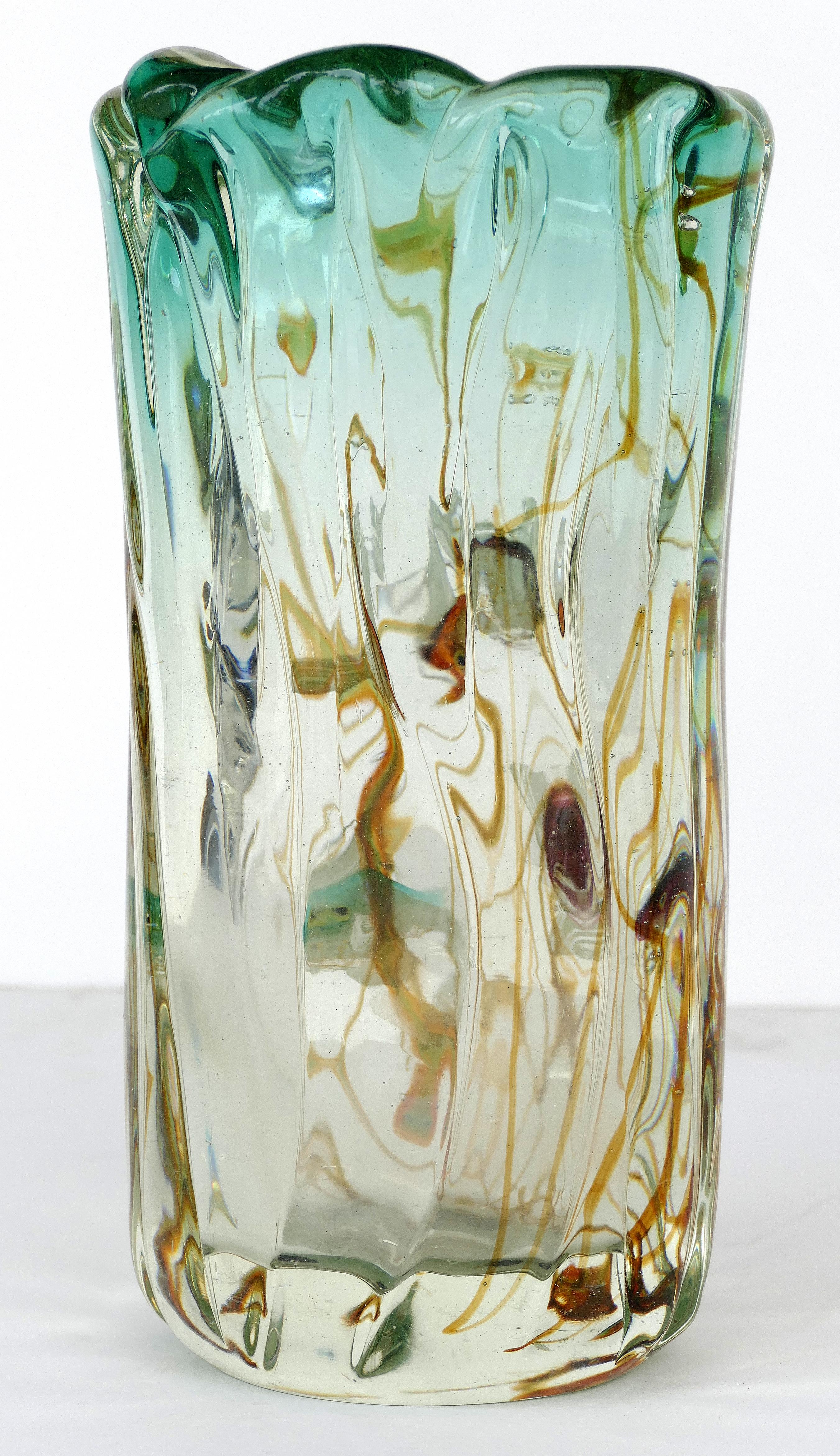 Alfredo Barbini Murano Aquarium vase, Italian, 1950s

Offered for sale is a rare and important Alfredo Barbini (1912-2007) Italian Murano blown glass aquarium vase. This fine example of Barbini's week has wonderful detail to the fish, fabulous