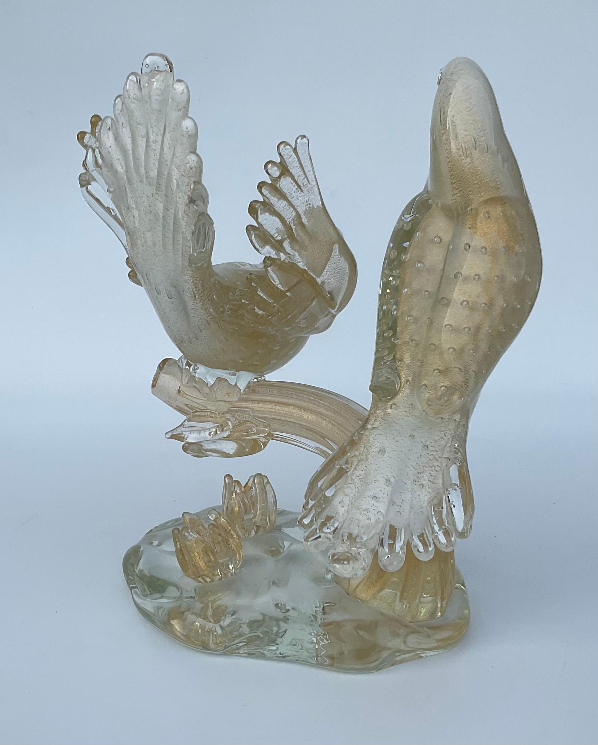 Alfredo Barbini Murano Art Glass Double Bird sculpture in white with gold highlights and controlled bubbles. Very well made mid Century Italian bird sculpture.