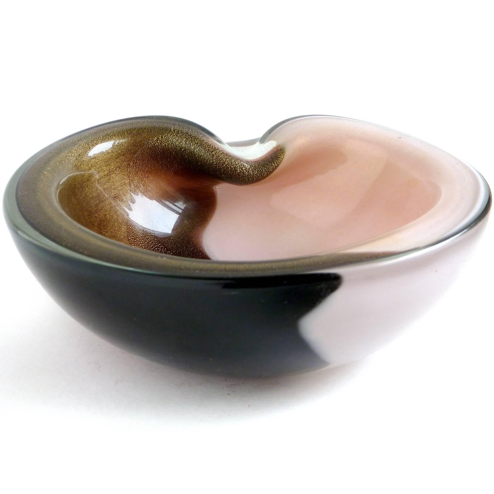 Alfredo Barbini Murano Bi Color Gold Flecks Italian Art Glass Decorative Bowl For Sale 1