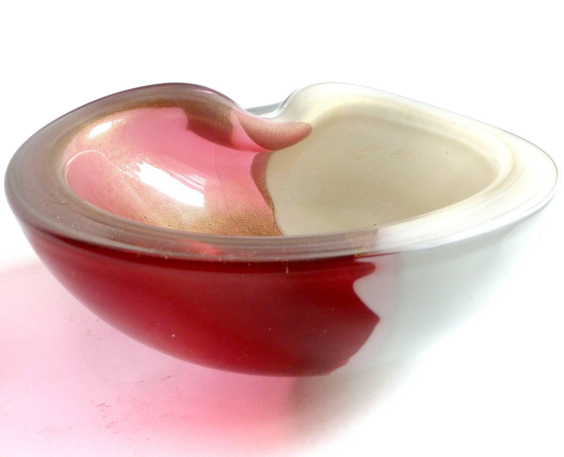 Alfredo Barbini Murano Bi Color Gold Flecks Italian Art Glass Decorative Bowl For Sale 2