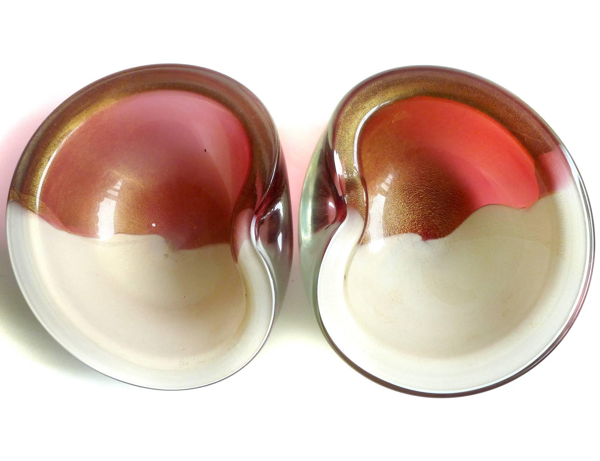 Alfredo Barbini Murano Bi Color Gold Flecks Italian Art Glass Decorative Bowl For Sale 3