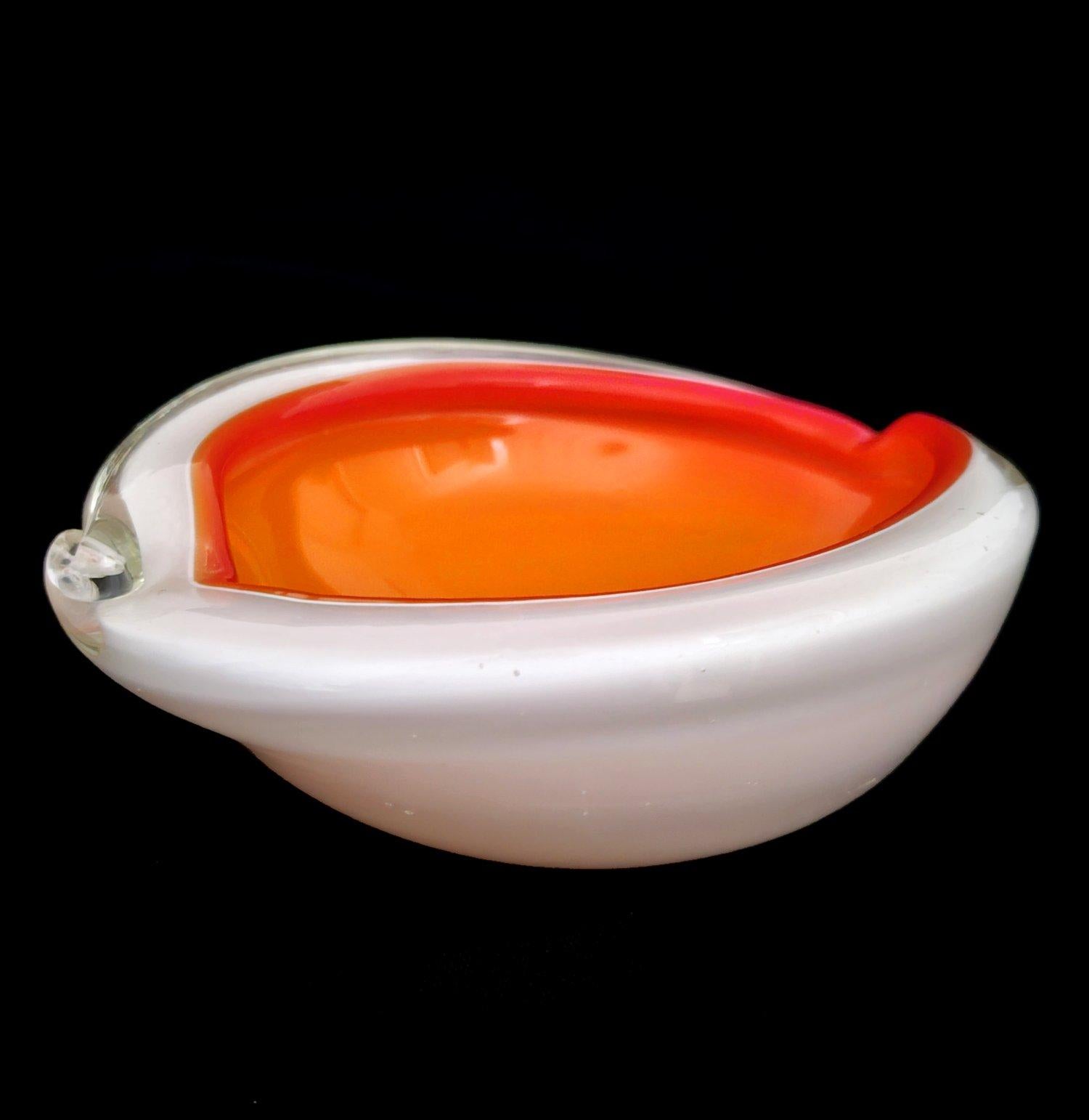 Alfredo Barbini Murano Cased Glass Bowl, Shell Motif In Good Condition For Sale In Warrenton, OR